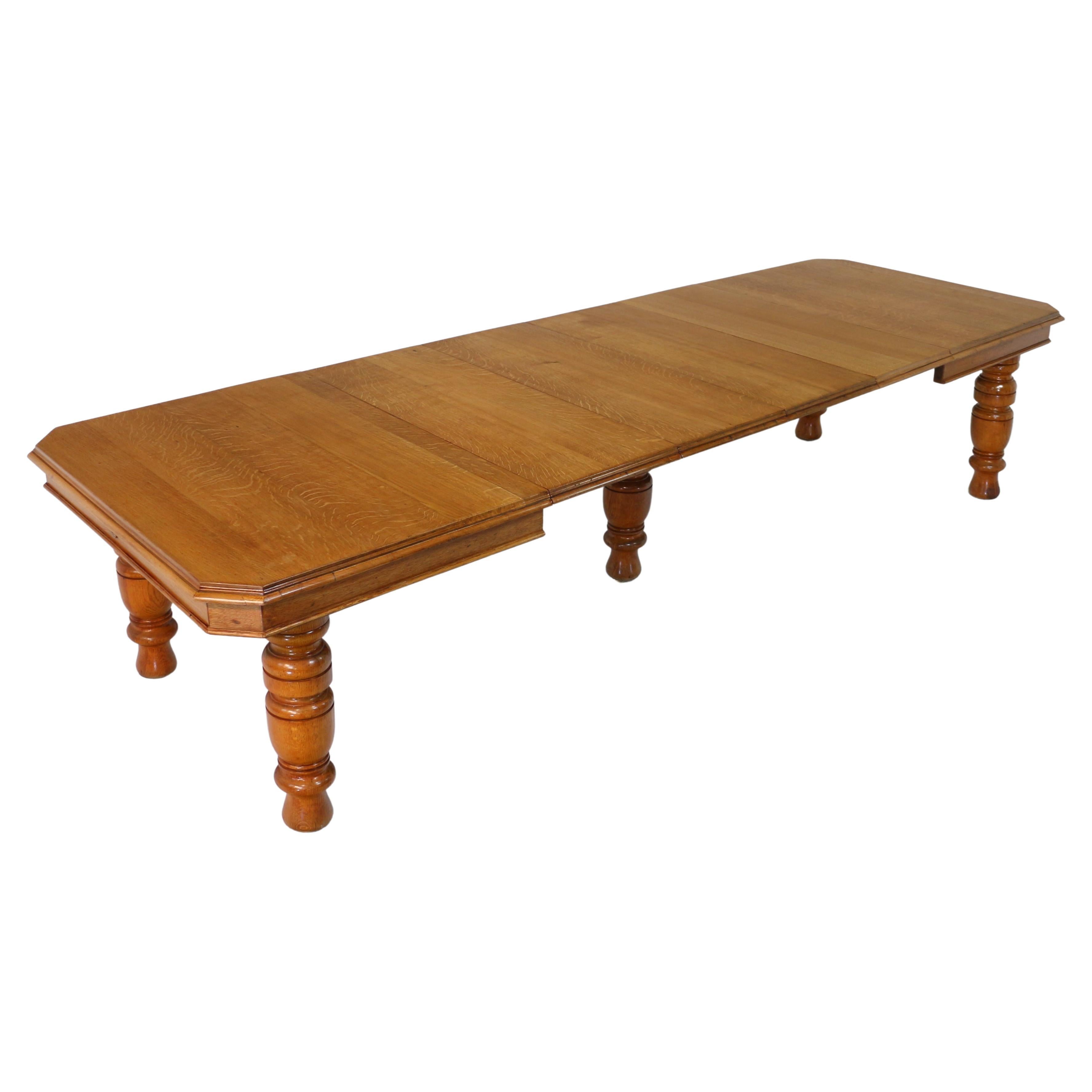 Ancienne table de salle à manger victorienne anglaise à rallonge en chêne et 4 rallonges, 12 pieds/sièges 14