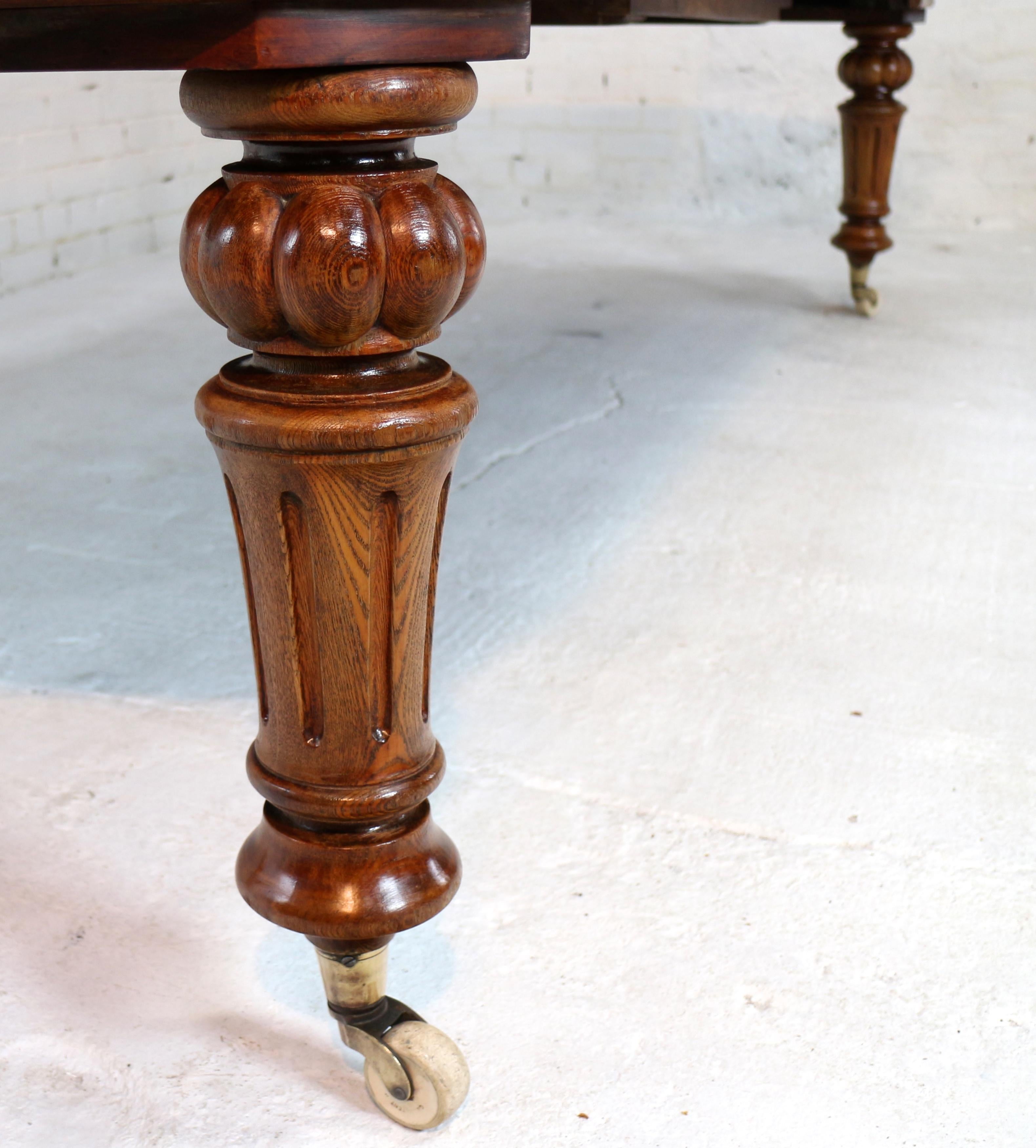 Antique English Victorian Oak Extending Dining Table and Three Leaves 7