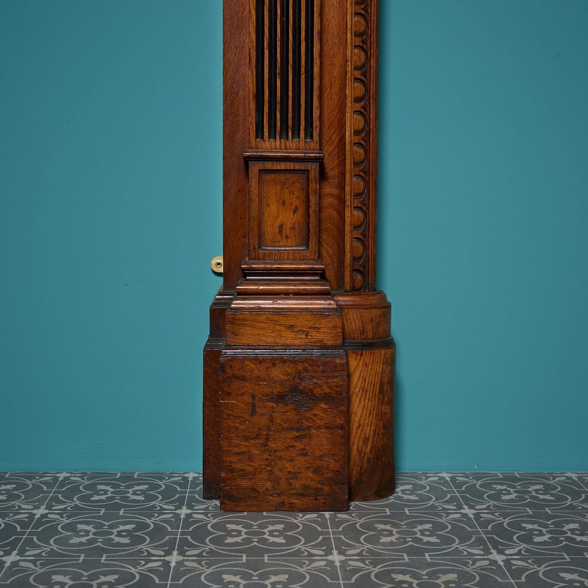 Inglese Antico caminetto inglese vittoriano in Oak in vendita