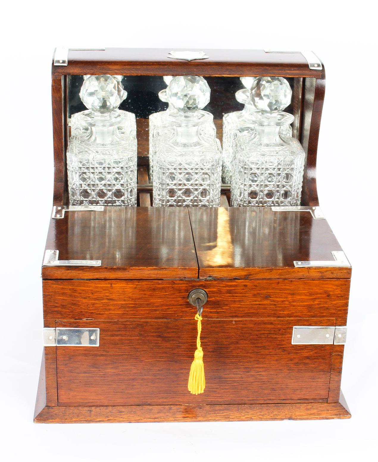 English Victorian Oak Three Crystal Decanter Tantalus Dry Bar, 19th Century 6