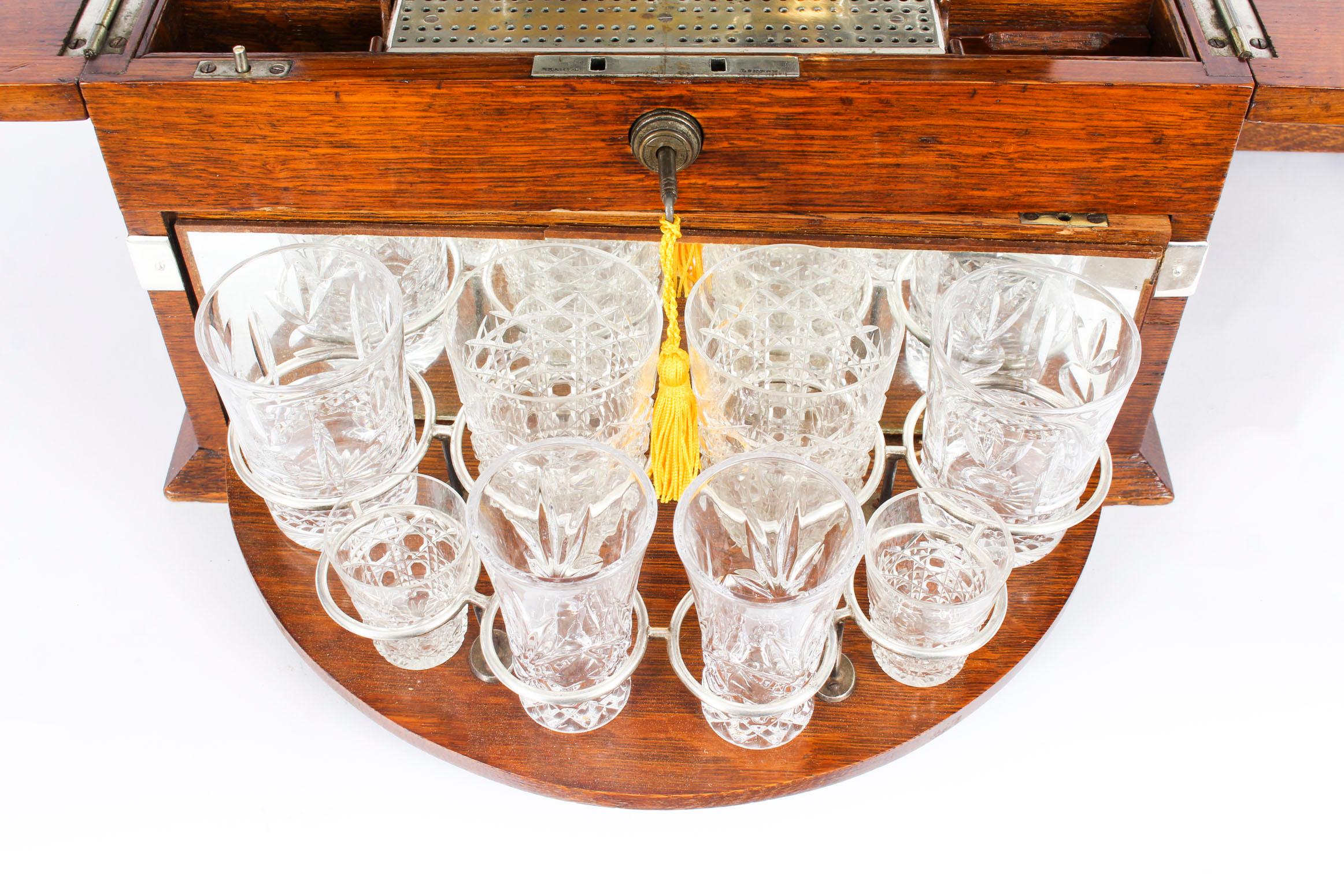 English Victorian Oak Three Crystal Decanter Tantalus Dry Bar, 19th Century 10