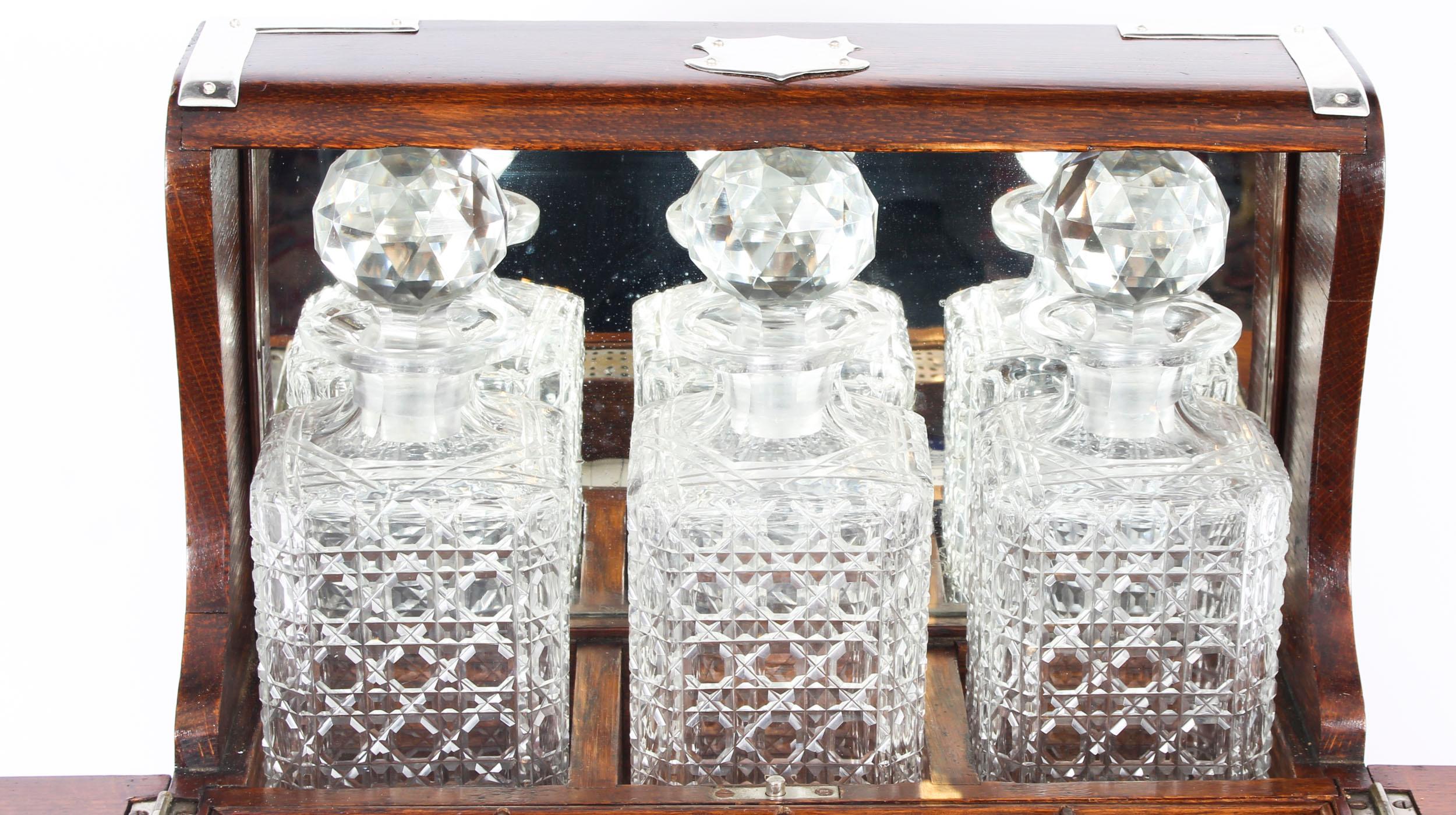 English Victorian Oak Three Crystal Decanter Tantalus Dry Bar, 19th Century 3