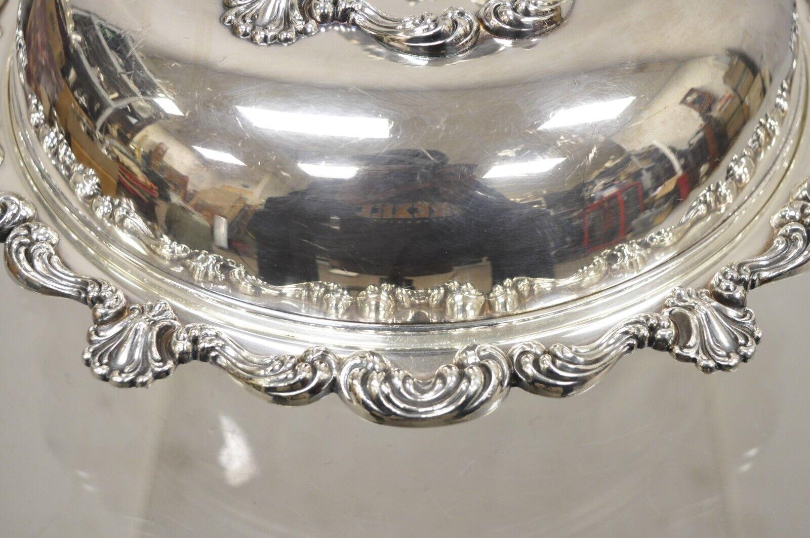 Antike englische viktorianische verschnörkelte runde versilberte Rokoko-Servierschale mit Deckel, viktorianisch im Angebot 3