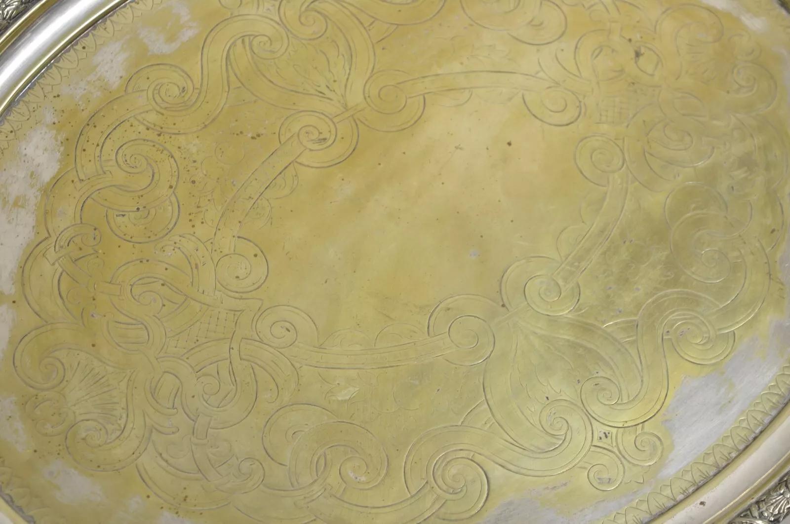Bandeja ovalada victoriana inglesa antigua con dos asas y bandeja plateada siglo XX en venta