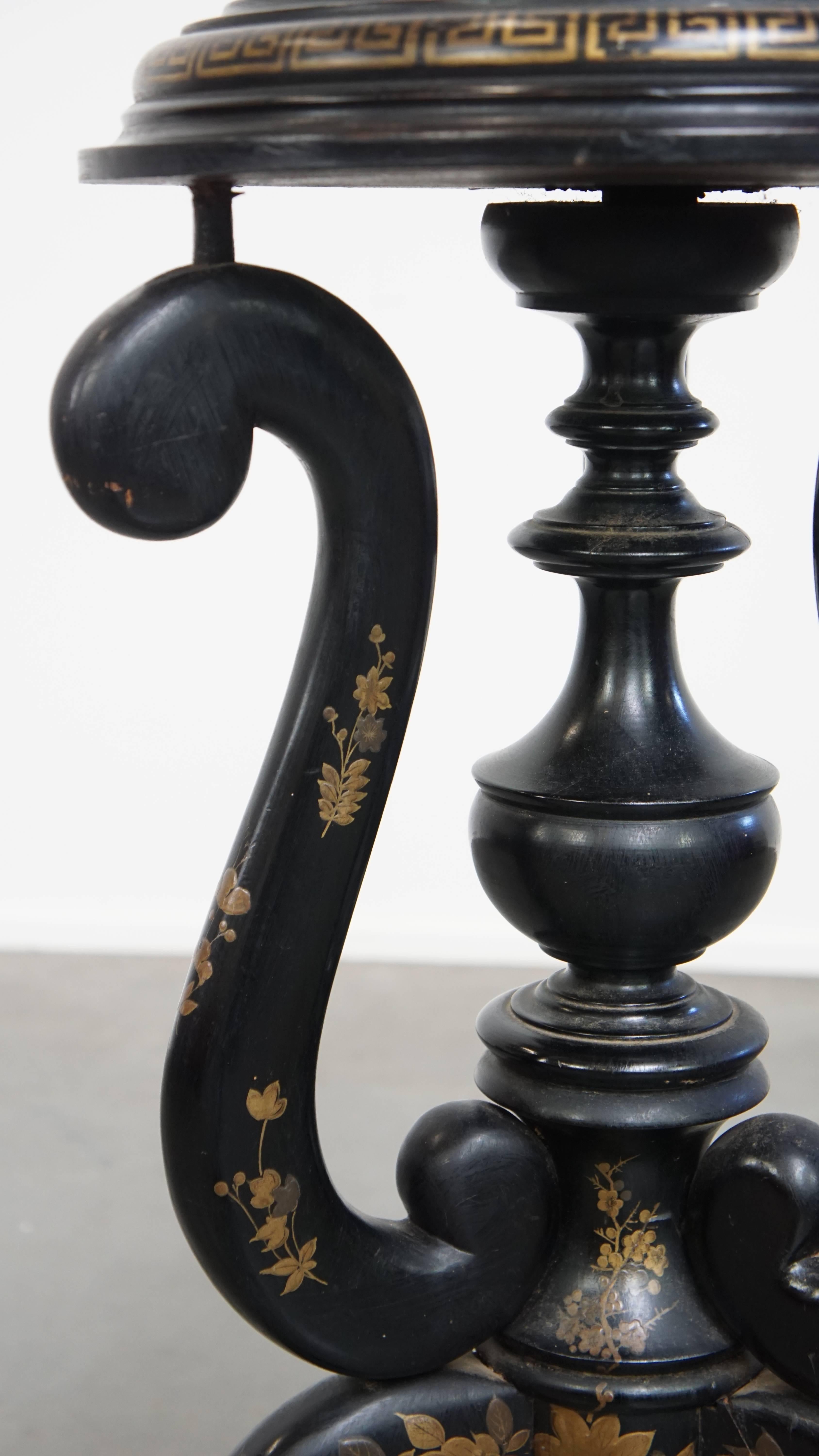 Fait main Table d'appoint ou à plantes anglaise victorienne ancienne - Mid Century Antiques en vente