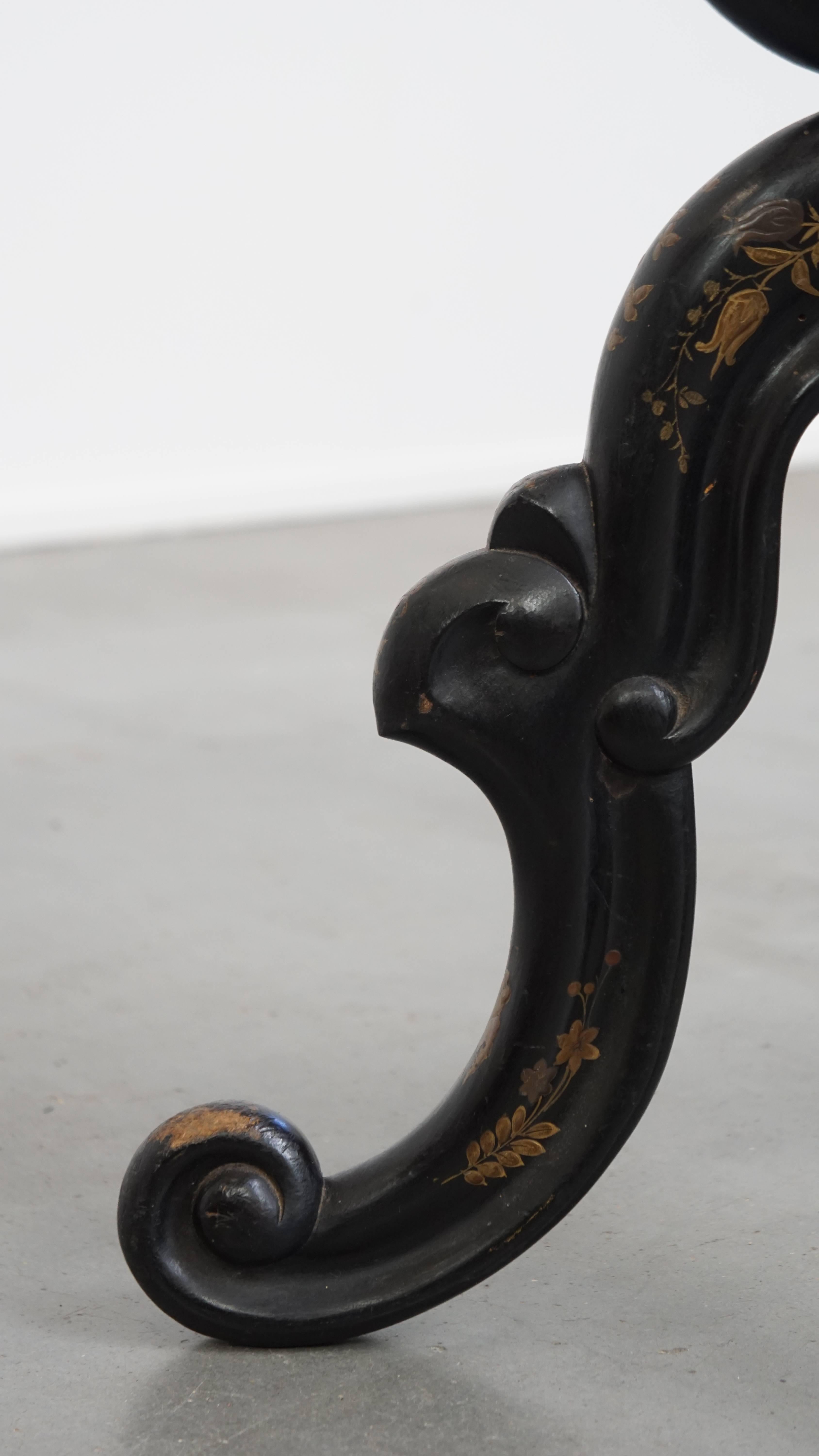 Table d'appoint ou à plantes anglaise victorienne ancienne - Mid Century Antiques en vente 1