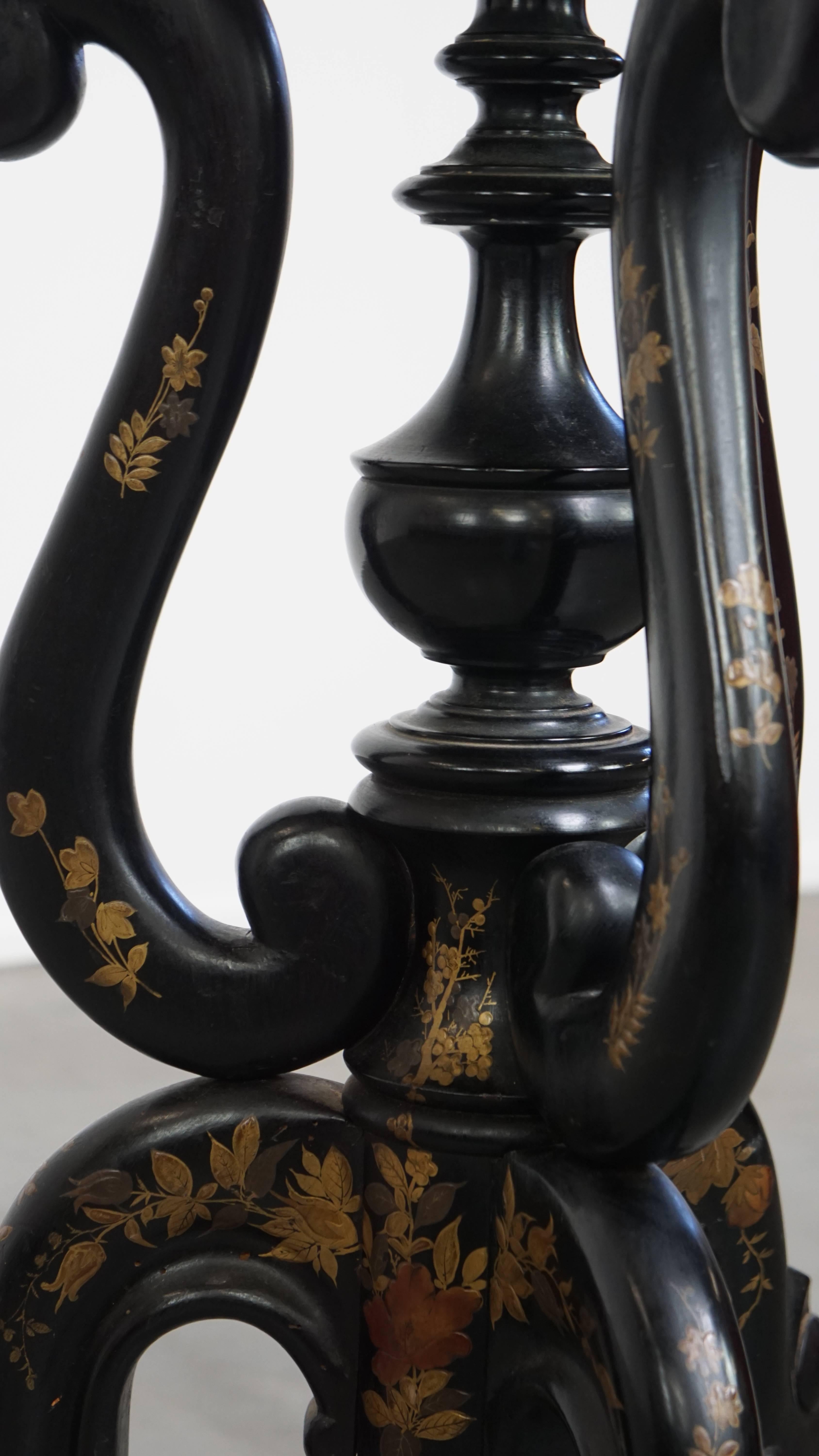Table d'appoint ou à plantes anglaise victorienne ancienne - Mid Century Antiques en vente 2