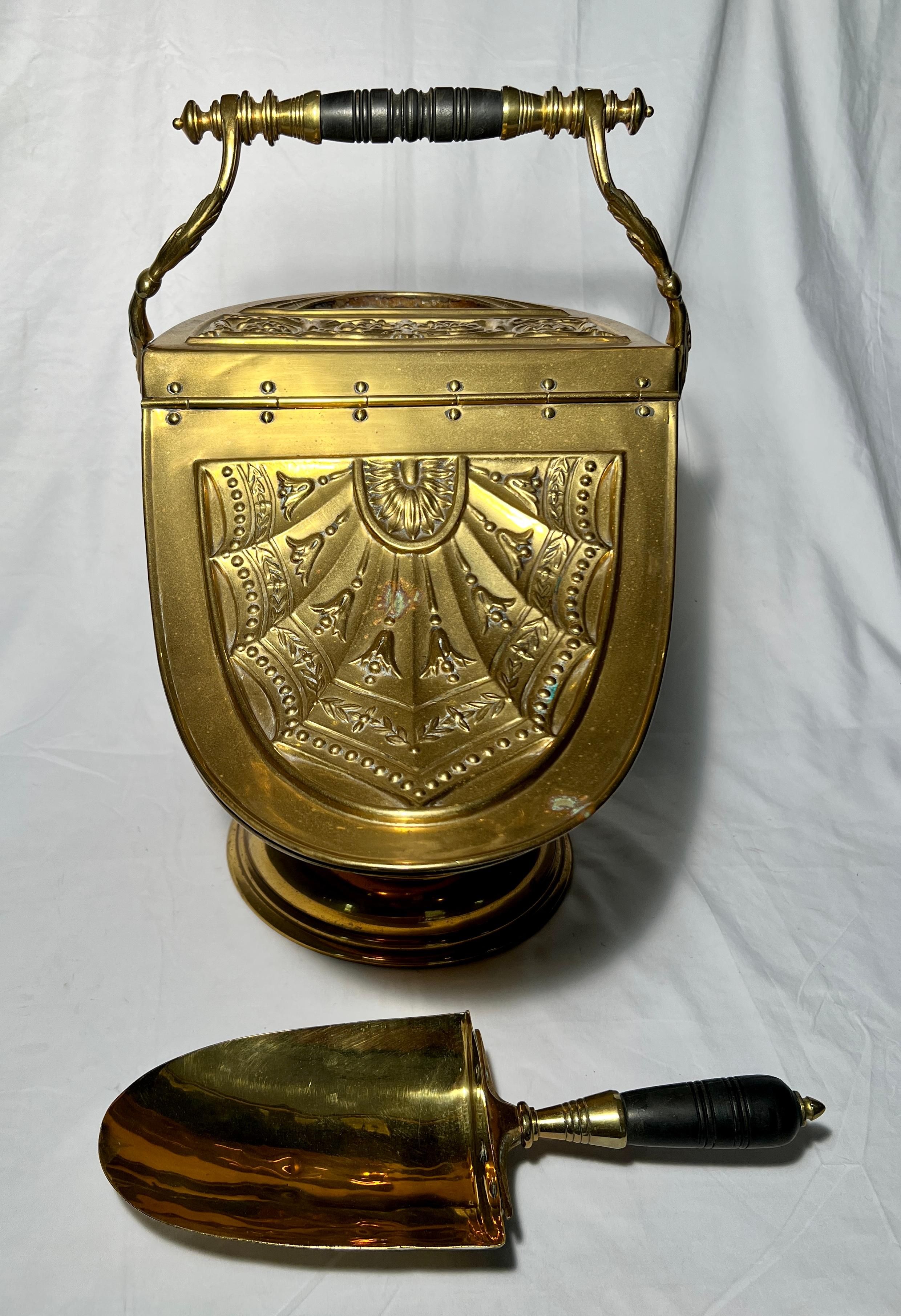 19th Century Antique English Victorian Polished Brass Coal Bucket, circa 1880 For Sale
