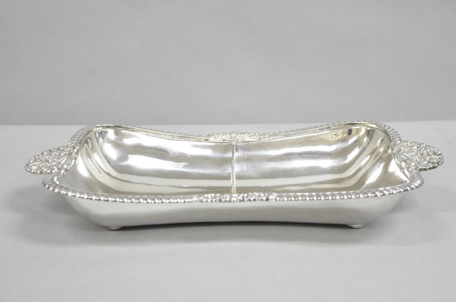 Antike englische viktorianische Scalloped versilbert Servierplatte w Teiler (Unbekannt) im Angebot