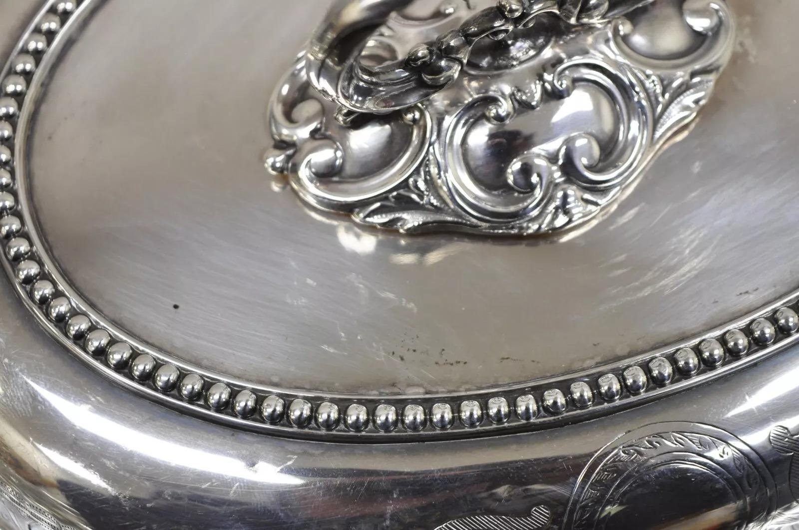 Antigua fuente inglesa victoriana con grabados y volutas para servir verduras siglo XX en venta