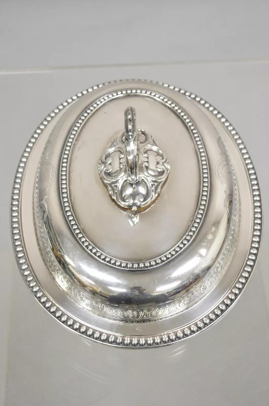 Antigua fuente inglesa victoriana con grabados y volutas para servir verduras en venta 2