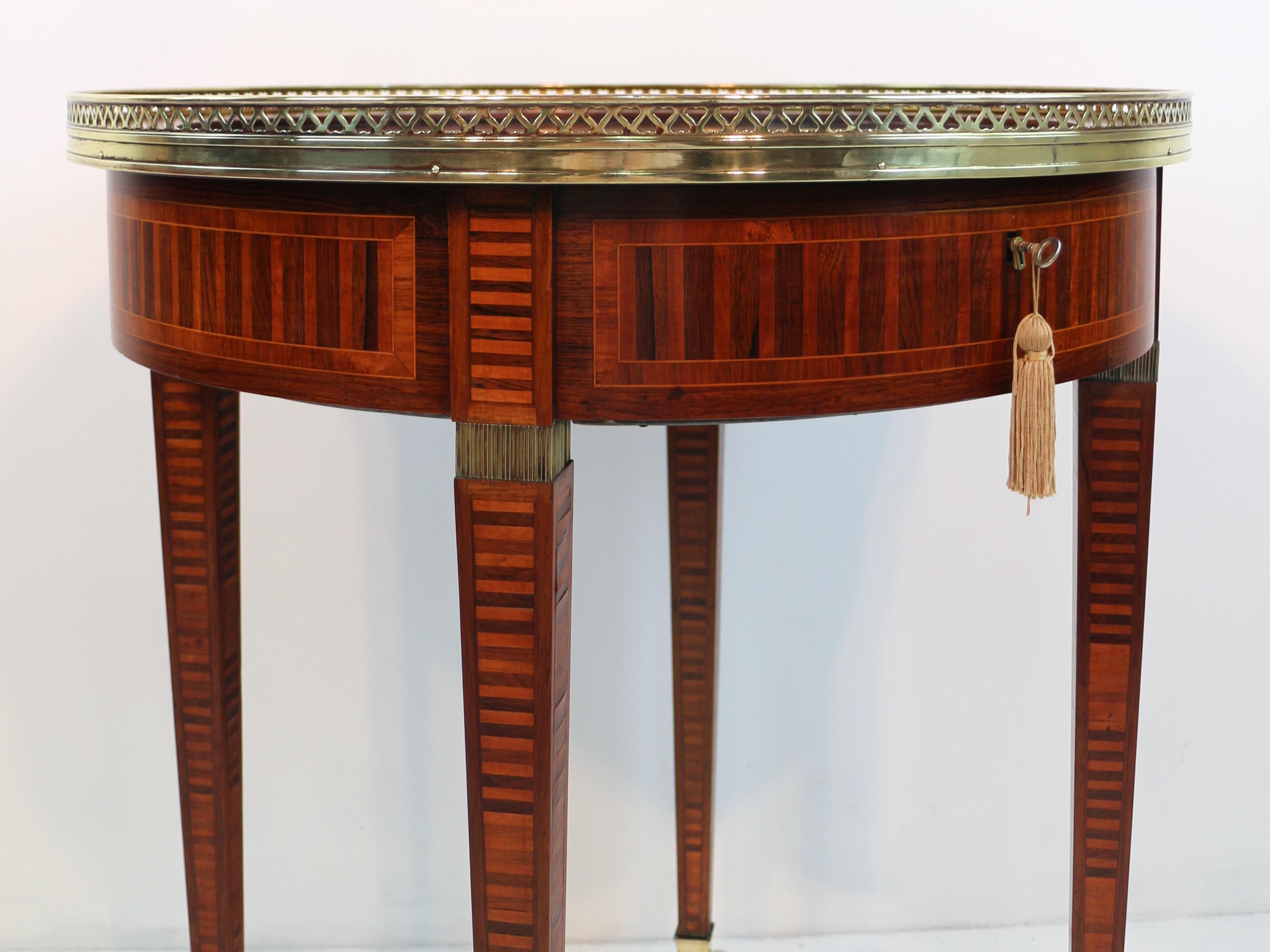 Antique English Victorian Sheraton Revival Rosewood & Parquetry Bijouterie Table In Good Condition For Sale In Glasgow, GB