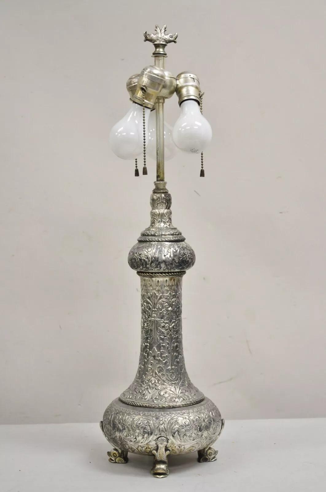 Antike englische viktorianische vergoldete Zinn-Tischlampe aus Silber mit Regency- Delphin-Füßen aus Silber im Angebot 5