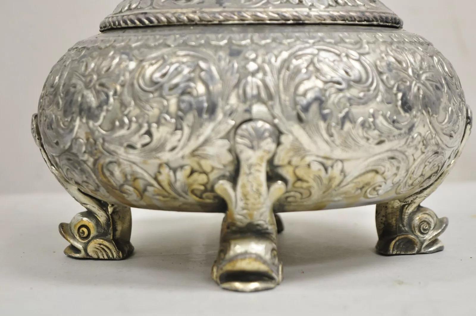 Antike englische viktorianische vergoldete Zinn-Tischlampe aus Silber mit Regency- Delphin-Füßen aus Silber im Zustand „Gut“ im Angebot in Philadelphia, PA