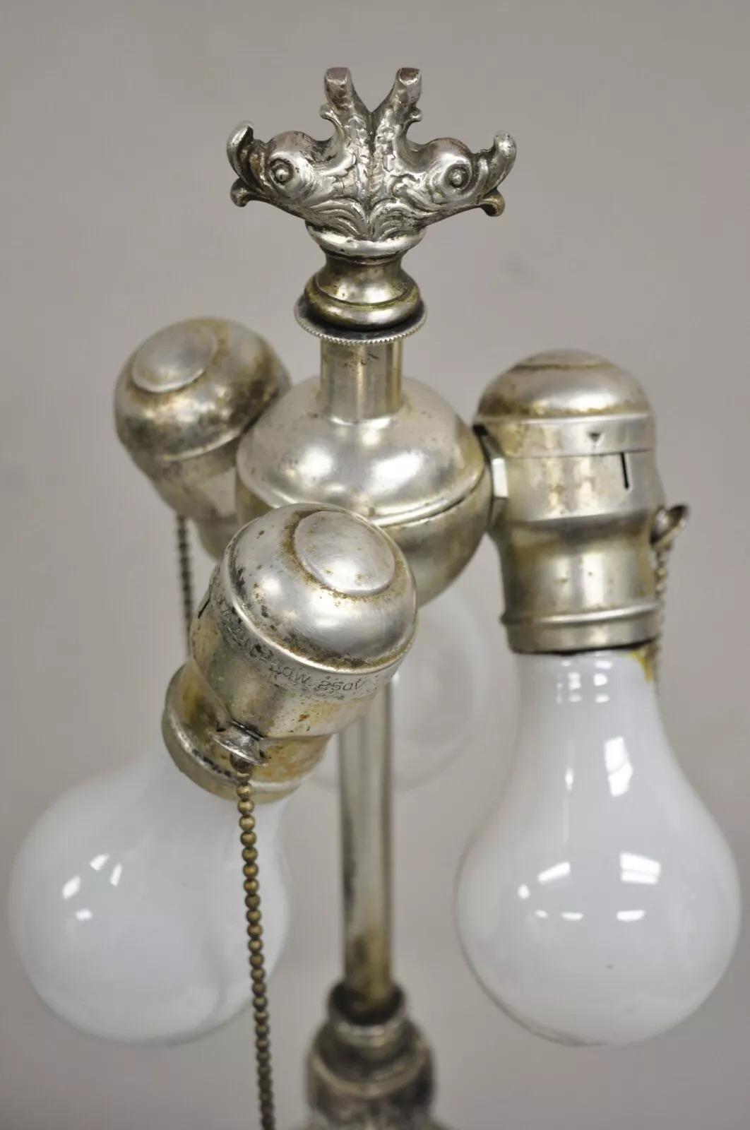 Antike englische viktorianische vergoldete Zinn-Tischlampe aus Silber mit Regency- Delphin-Füßen aus Silber (19. Jahrhundert) im Angebot