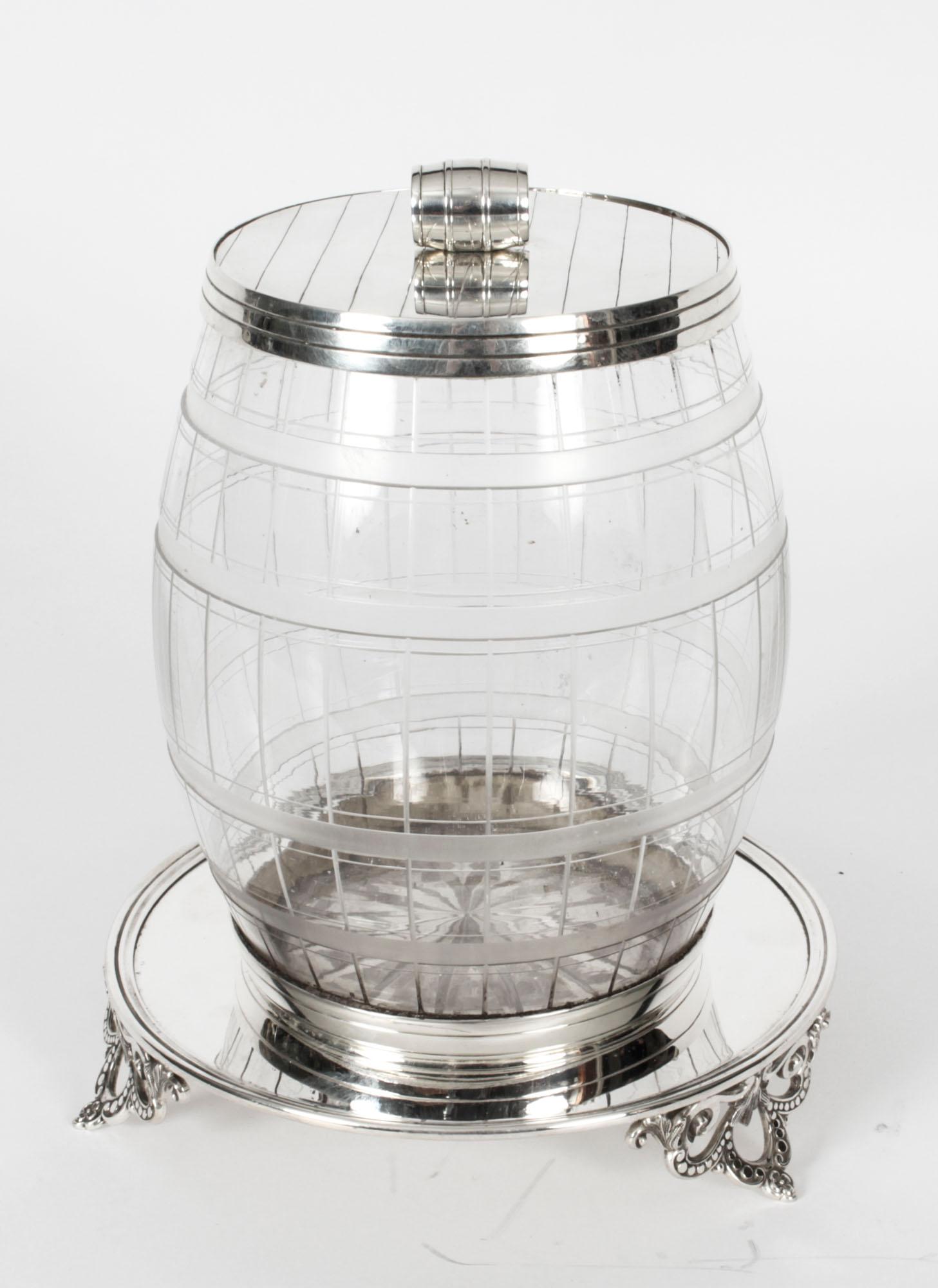 Antique English Victorian Silver Plated Biscuit Barrel, 19th Century In Good Condition In London, GB
