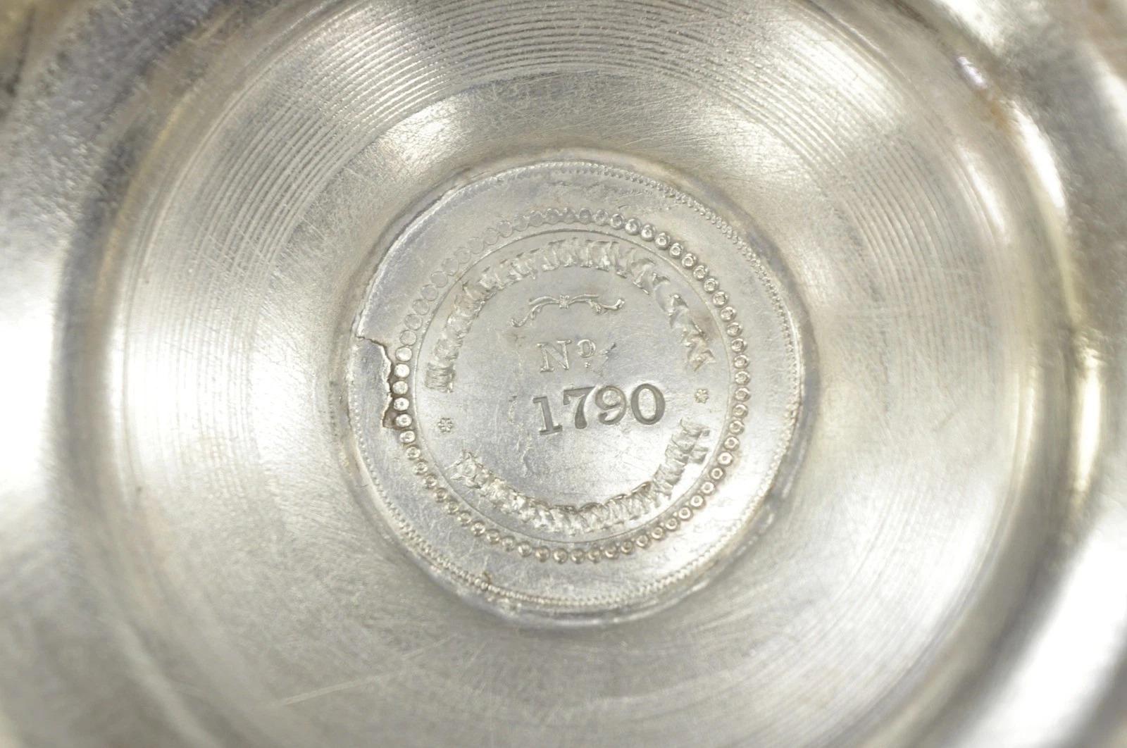 Antica caffettiera inglese vittoriana placcata d'argento a spuma floreale Teiera in vendita 3