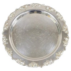 Antigua bandeja redonda inglesa victoriana plateada con forma de vid para servir Bandeja
