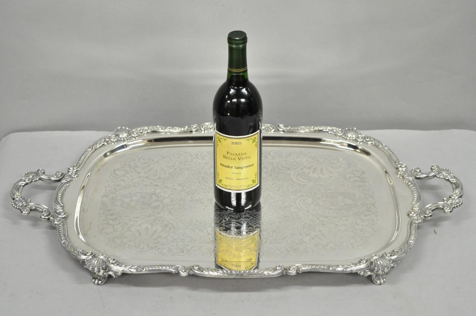 Antico vassoio da bar vittoriano placcato in argento a due maniglie con piedini ornati da BSC. Circa metà del XX secolo. Misure: 1,5