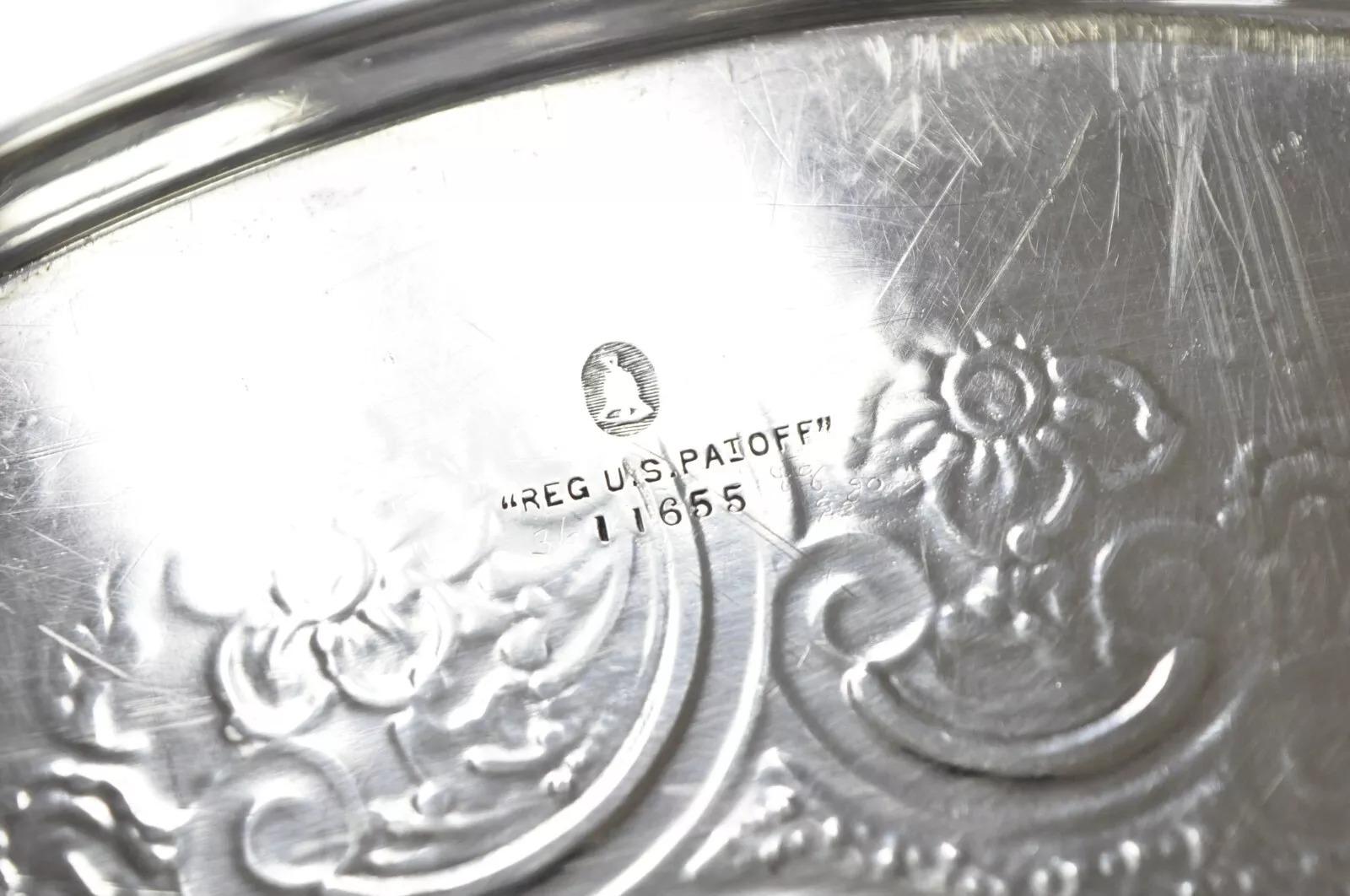 Antigua bandeja ovalada victoriana inglesa bañada en plata con monograma 