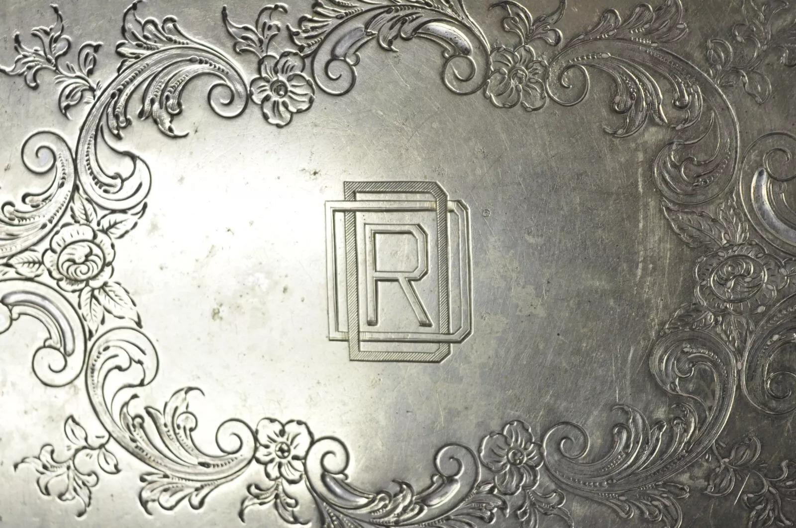 Antigua bandeja ovalada victoriana inglesa bañada en plata con monograma 
