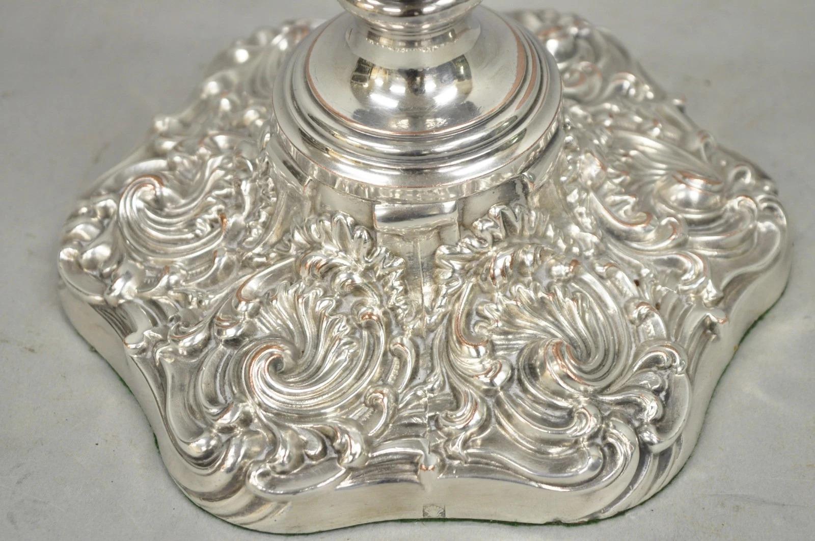 20ième siècle Antique English Victorian Scroll Repousse Silver Plated Candlestick Table Lamp en vente