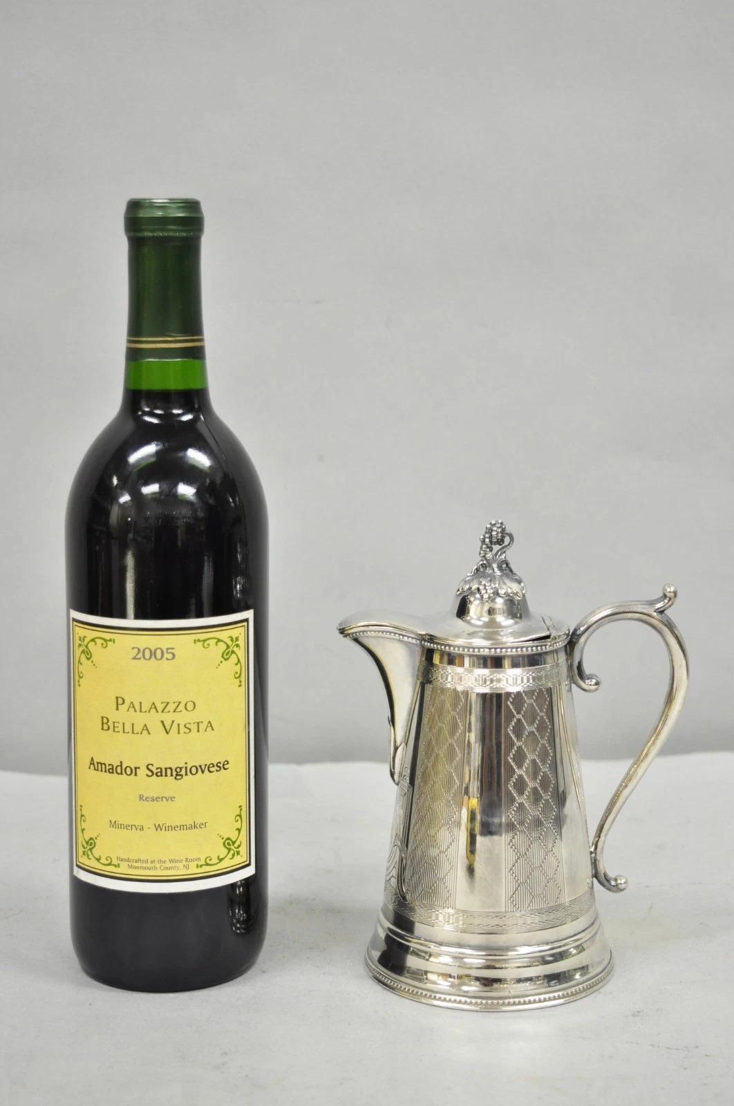 Antike englische viktorianische versilbert kleine Kaffeekanne Teekanne Creamer mit Front Facing Monogramm von Meriden Britannia. CIRCA Anfang des 20. Jahrhunderts. Abmessungen: 7