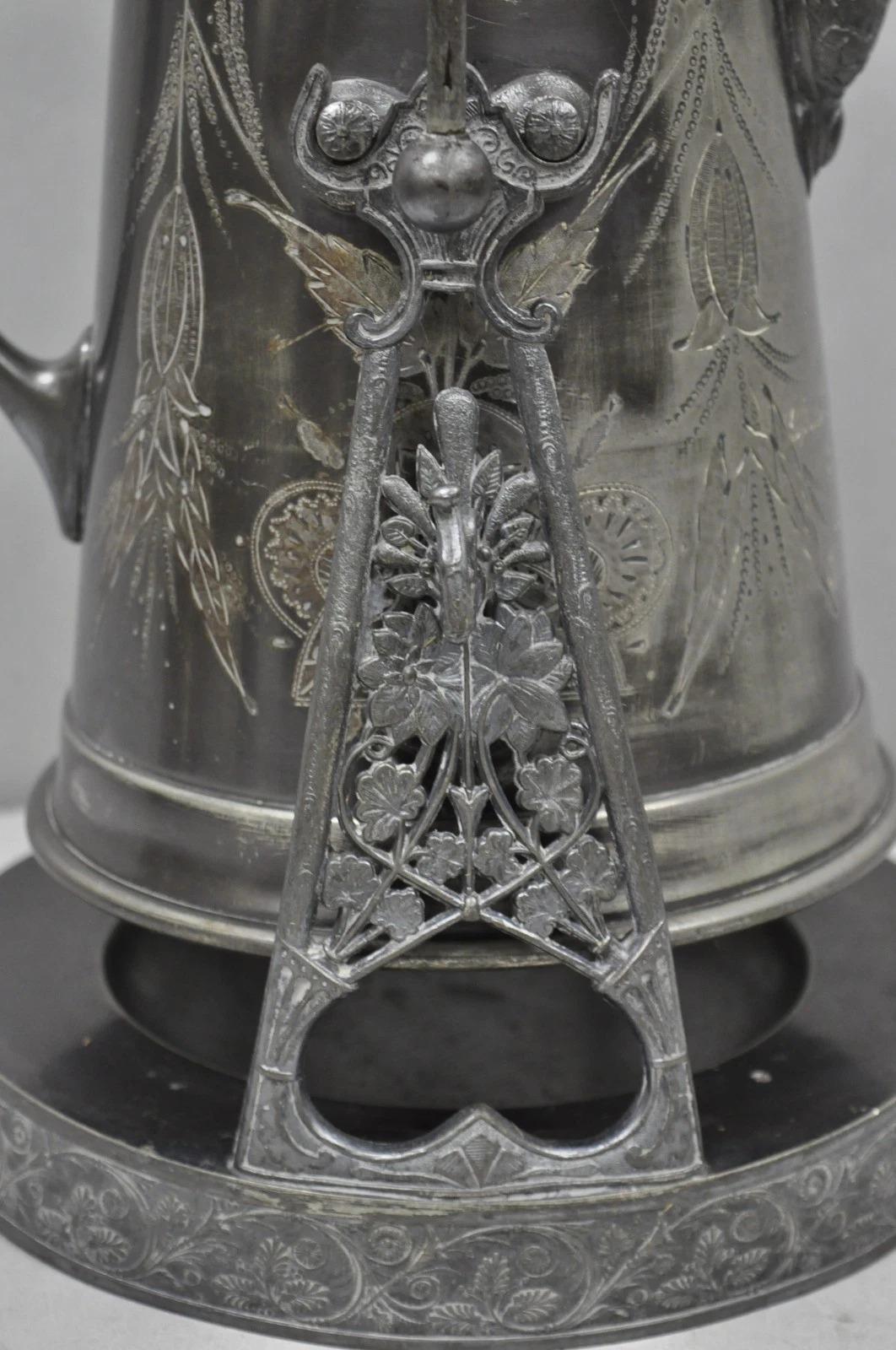 Antique English Victorian Tilting Coffee Pot on Stand with Engraving (cafetière à bascule sur pied avec gravure) en vente 1