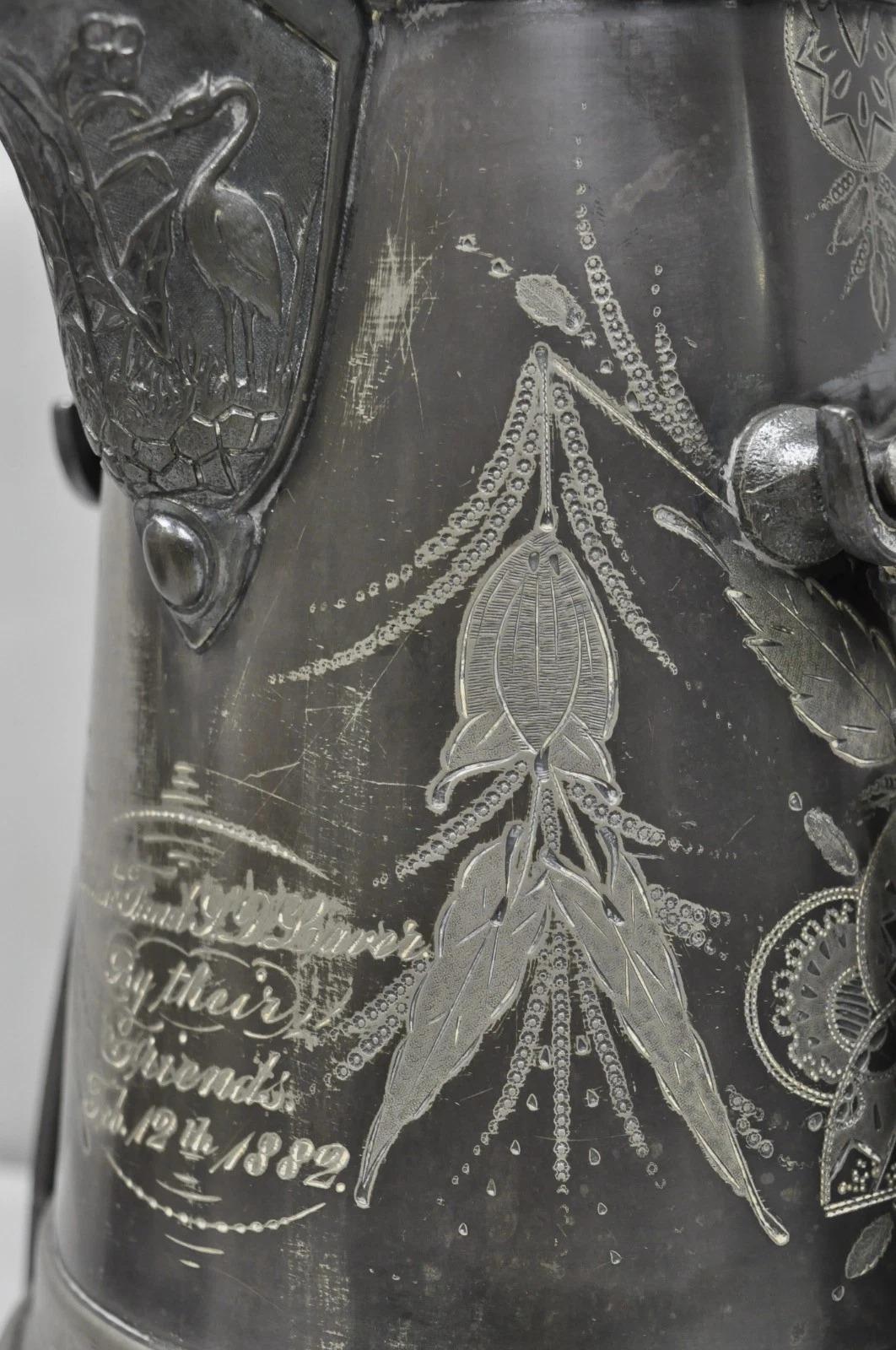 Antique English Victorian Tilting Coffee Pot on Stand with Engraving (cafetière à bascule sur pied avec gravure) en vente 2