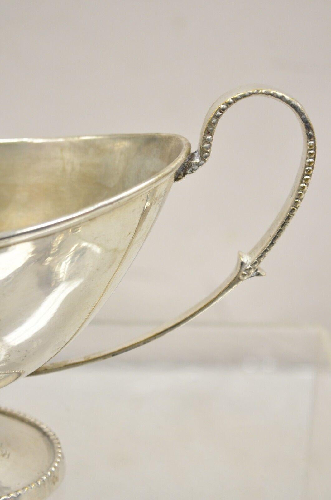 Antique tasse à trophée victorienne anglaise en métal argenté petit plat à bonbons en vente 3