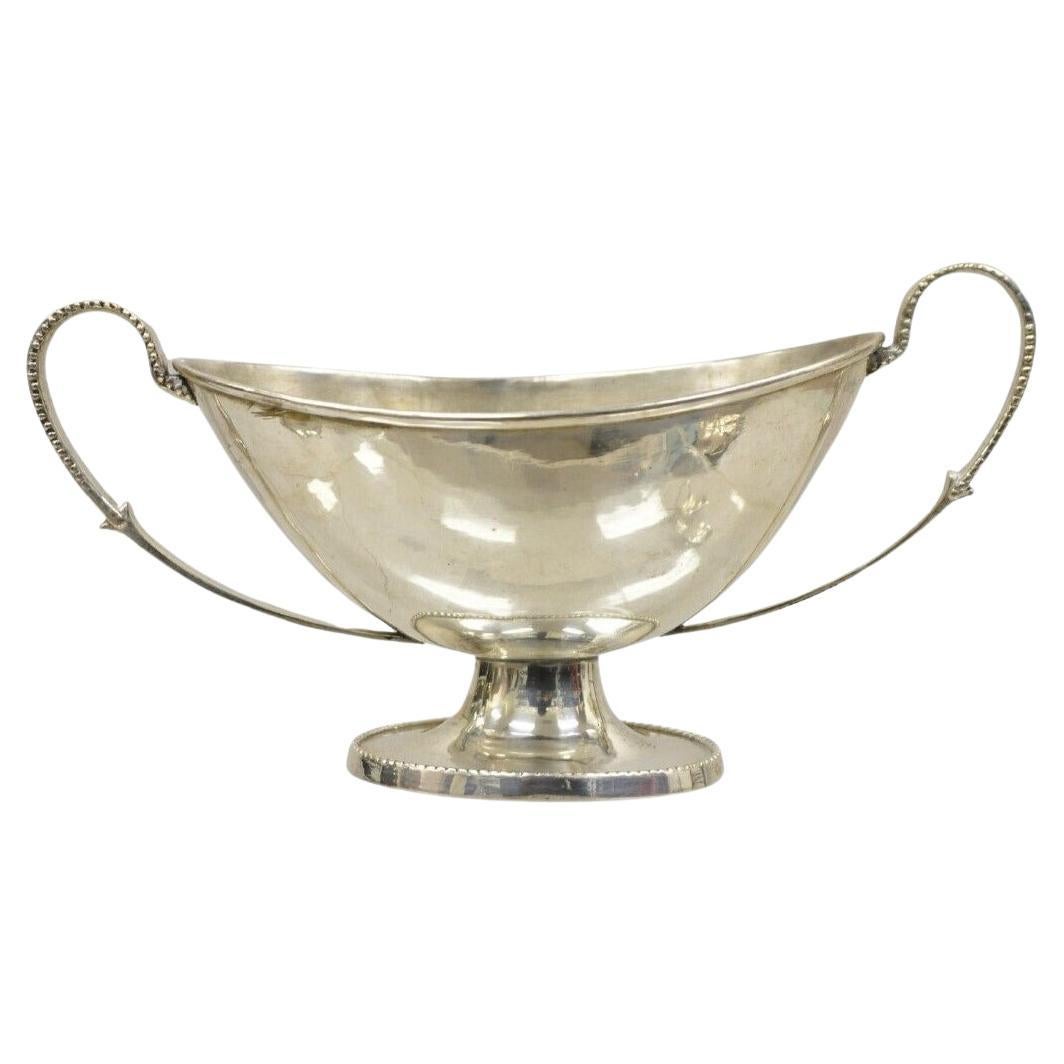 Antique tasse à trophée victorienne anglaise en métal argenté petit plat à bonbons en vente