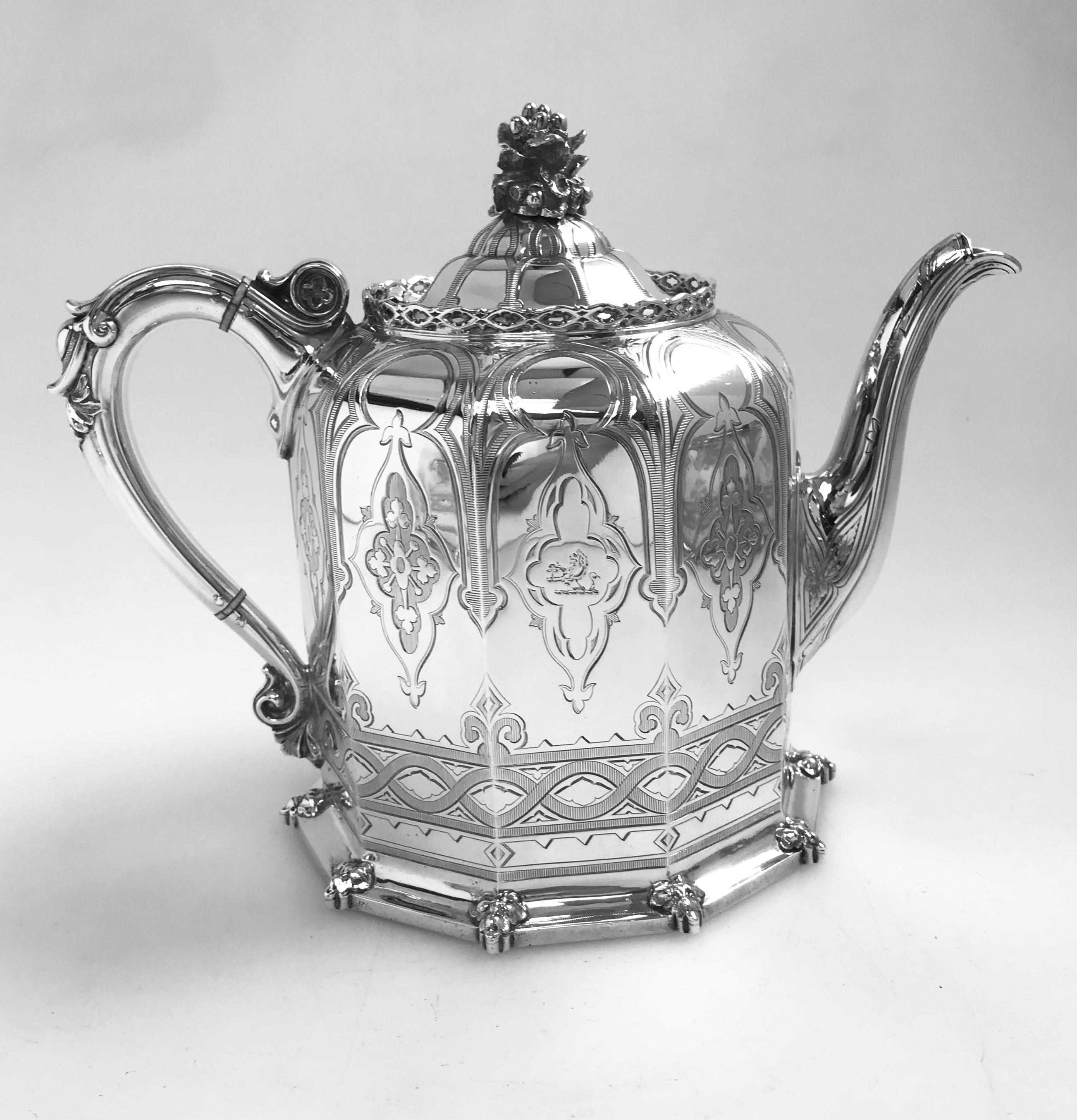 Antique English Victorian Silver Tea and Coffee Service In Good Condition In London, GB