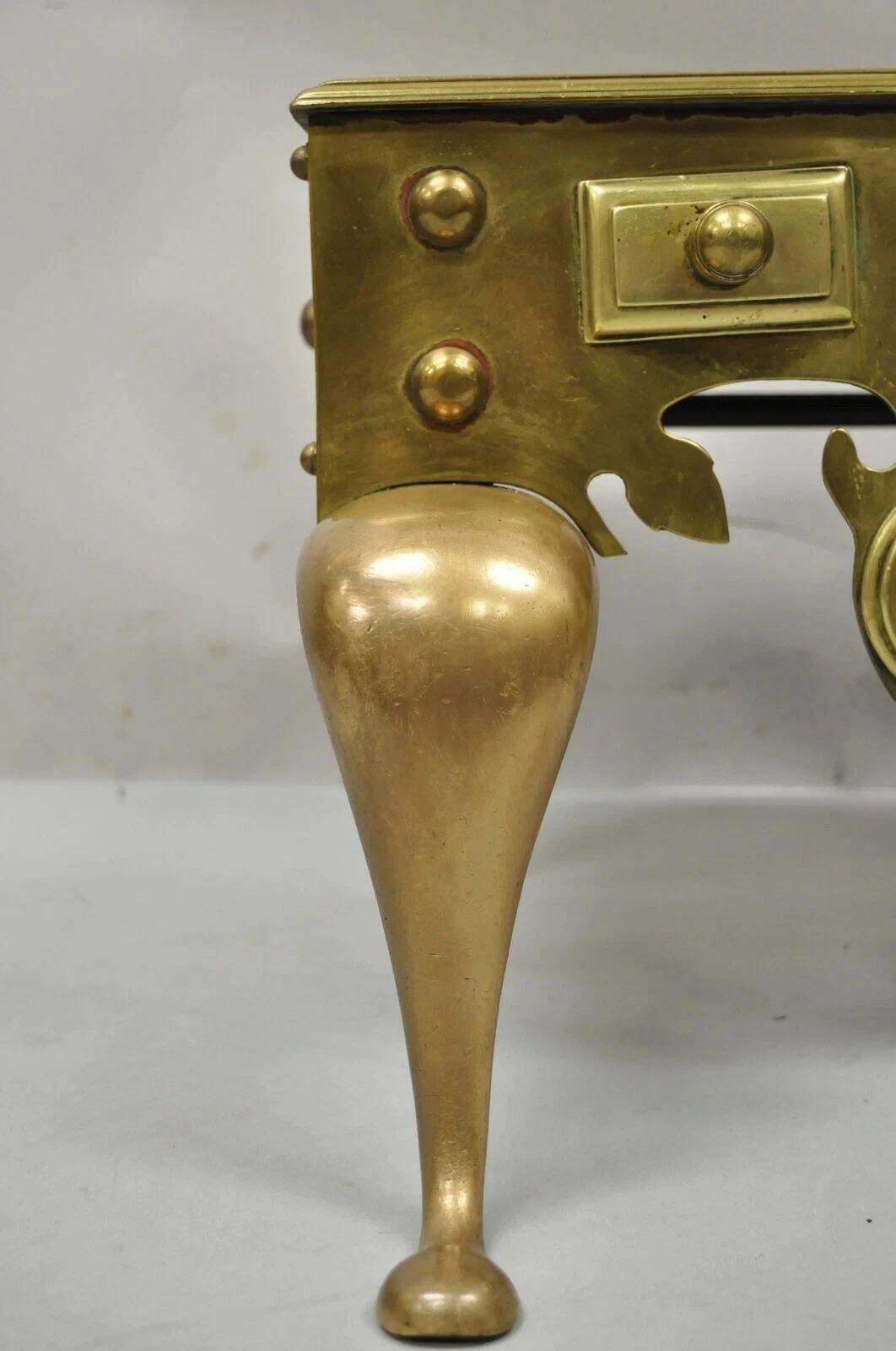 Antiguo latón macizo victoriano inglés 40 lb. Salvamanteles para chimenea Desconocido en venta