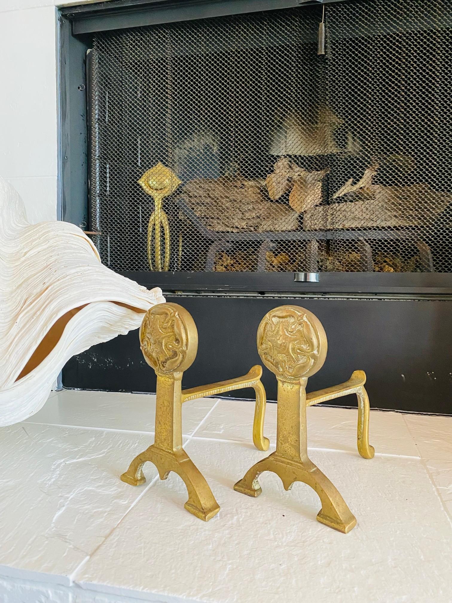 Antique English Victorian Solid Brass Flower Andirons (chenets à fleurs en laiton massif) État moyen - En vente à San Diego, CA