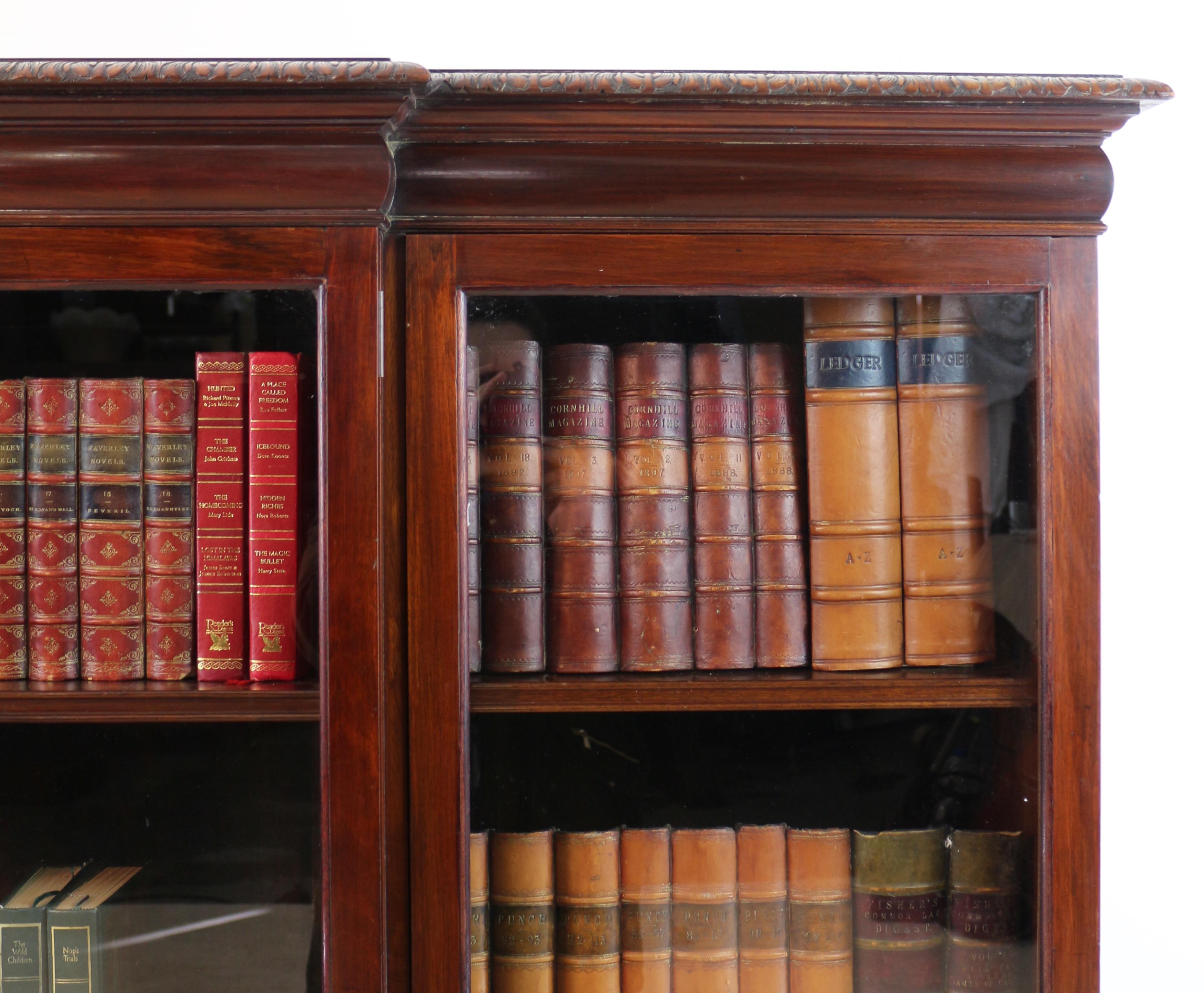 Antique English Victorian Solid Mahogany Carved Glazed Breakfront Dwarf Bookcase In Good Condition In Glasgow, GB