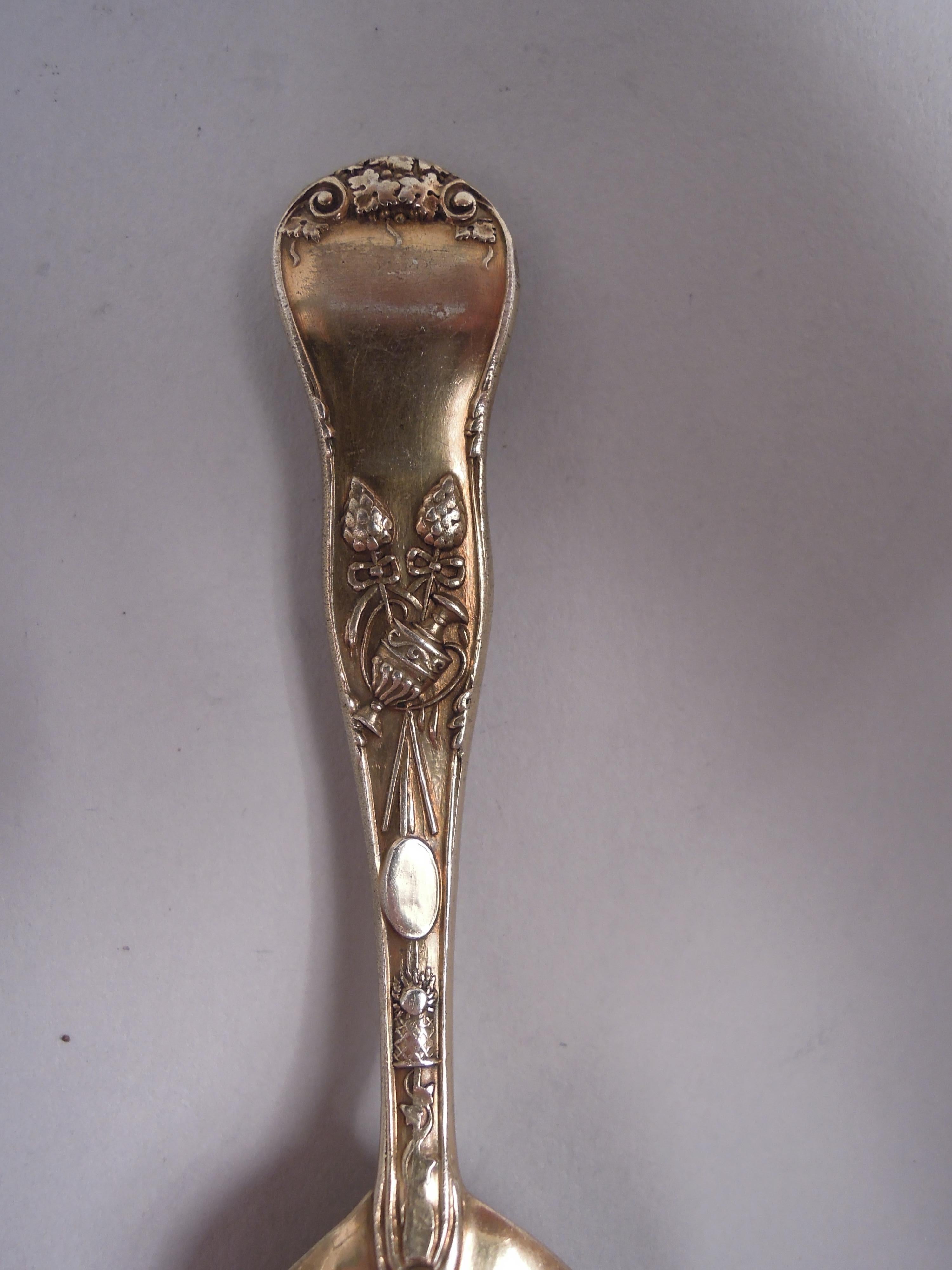 Britannique Cuillère à thé anglaise victorienne ancienne de chasse à cerfs en argent doré, 1871 en vente