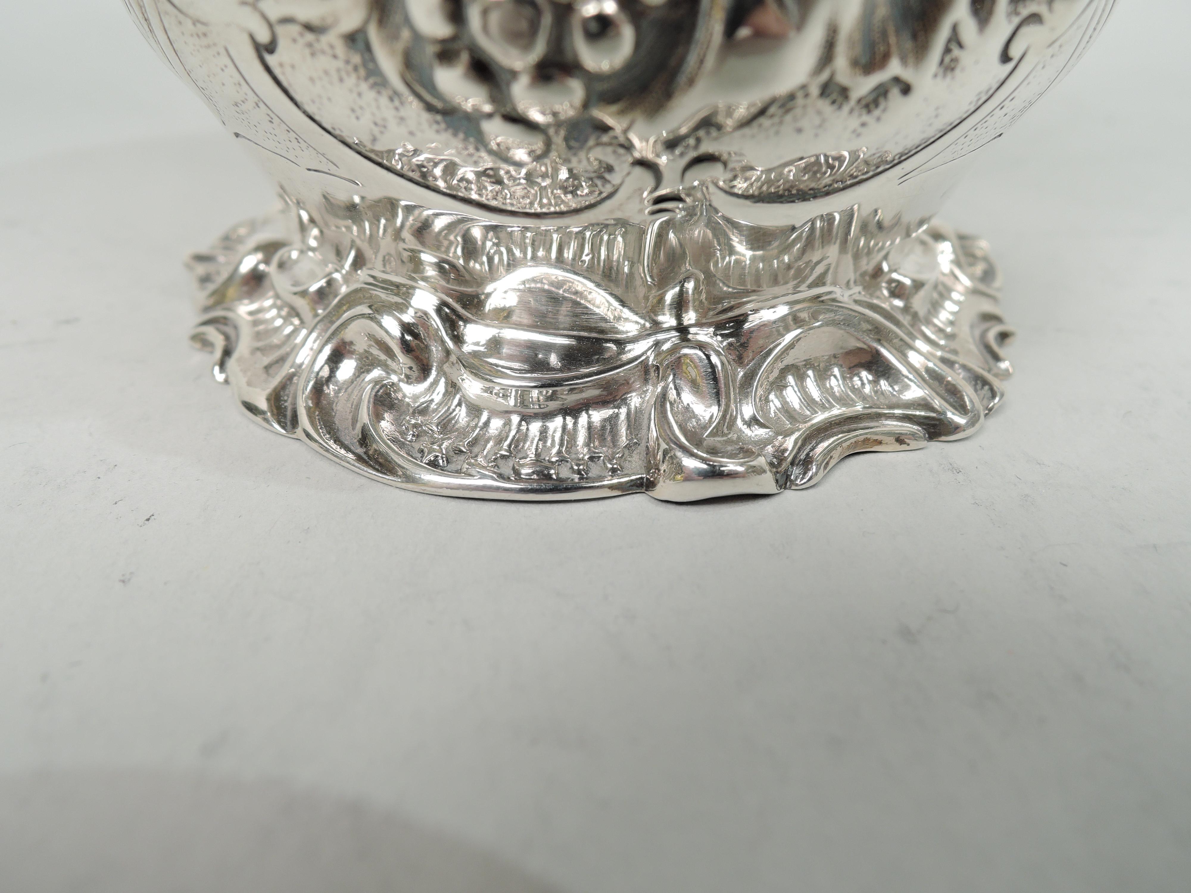 Milieu du XIXe siècle Antique tasse de baptême anglaise victorienne en argent sterling en vente