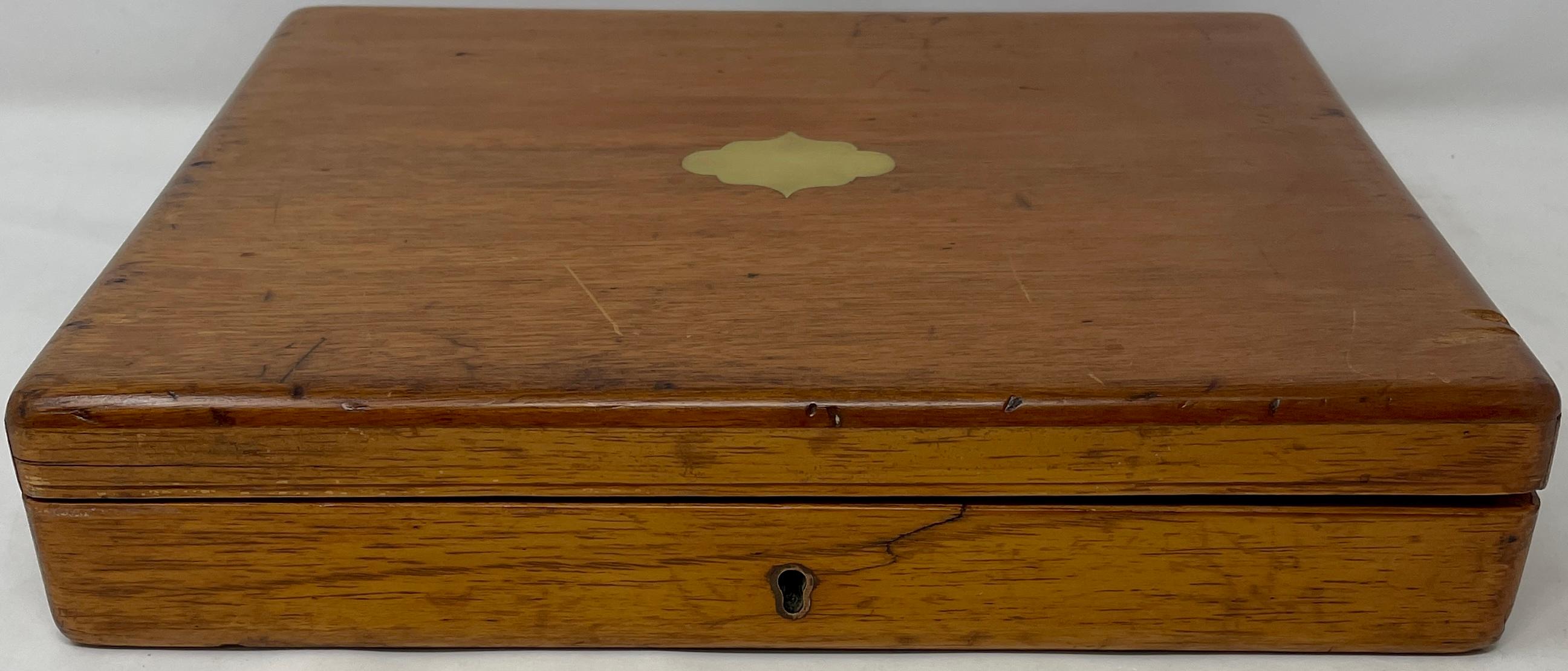 Antiguo juego de postre inglés victoriano de plata de ley nacarada en estuche Victoriano en venta