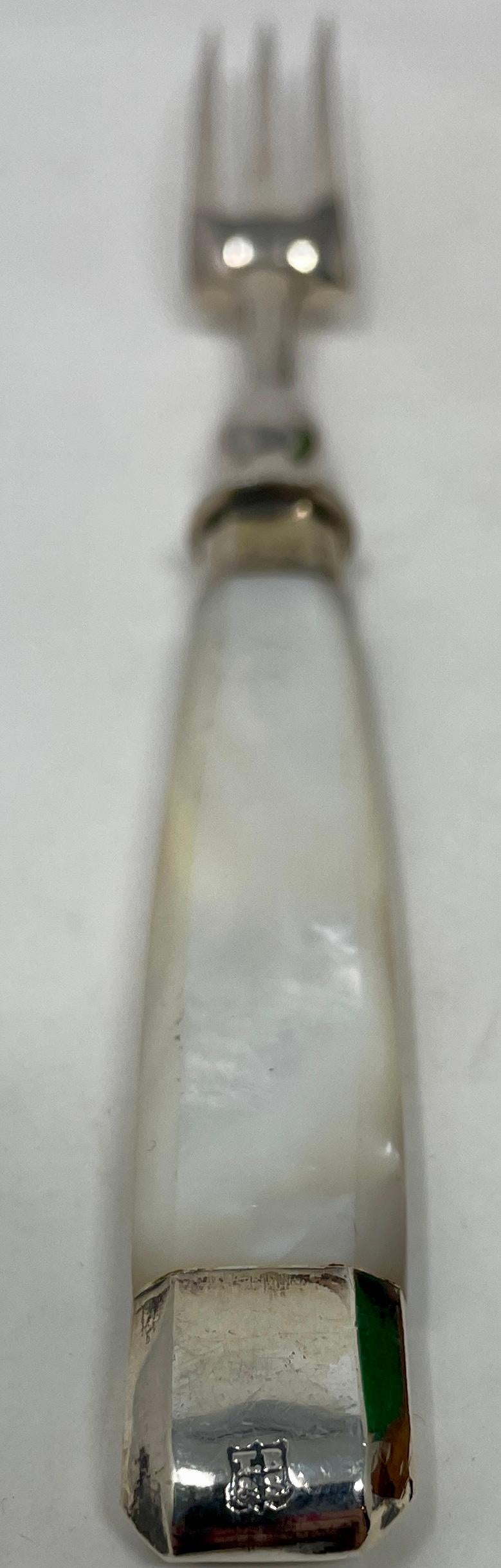 Antiguo juego de postre inglés victoriano de plata de ley nacarada en estuche en venta 2