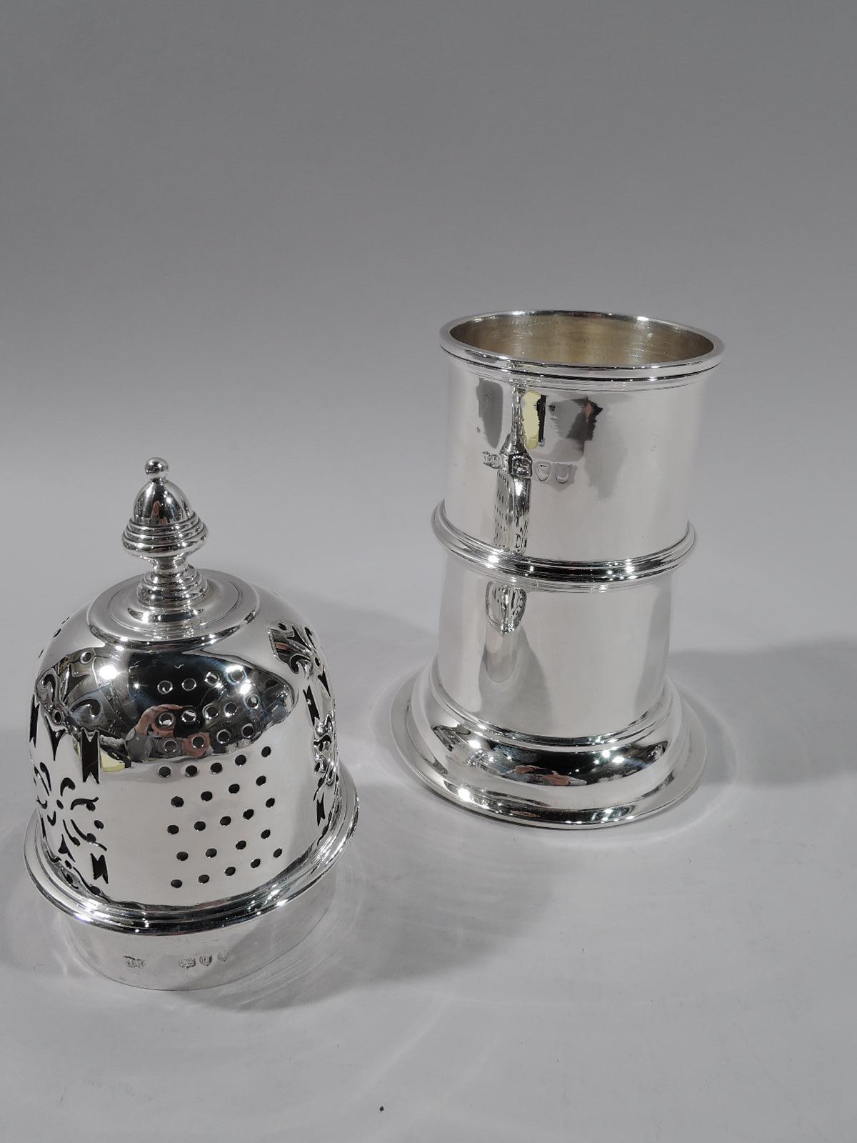 Antique English Victorian Sterling Silver Sugar Caster In Excellent Condition In New York, NY