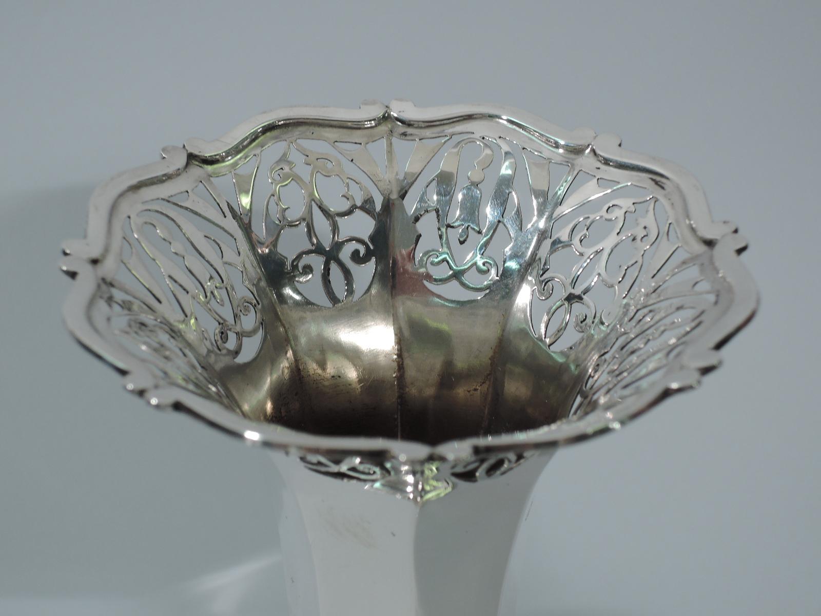 Antique English Victorian Sterling Silver Vase In Excellent Condition In New York, NY
