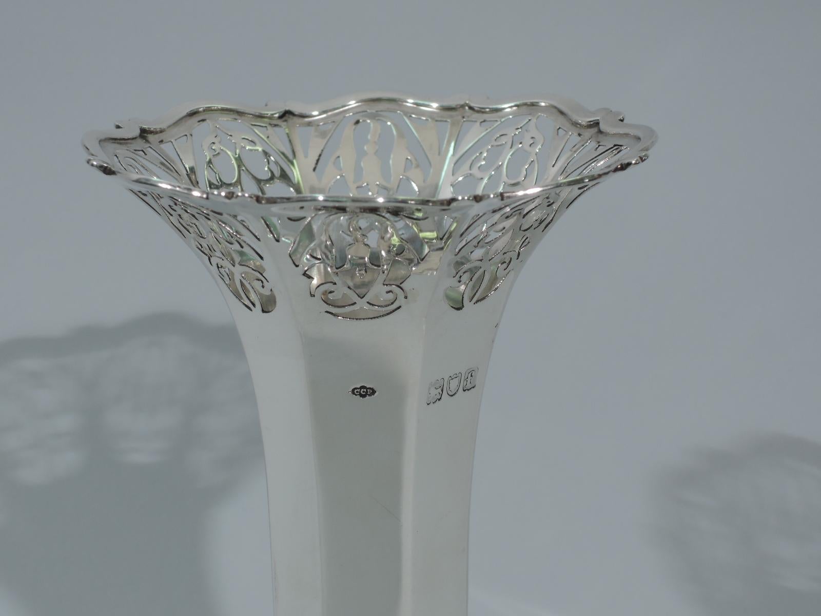 Antique English Victorian Sterling Silver Vase In Good Condition In New York, NY