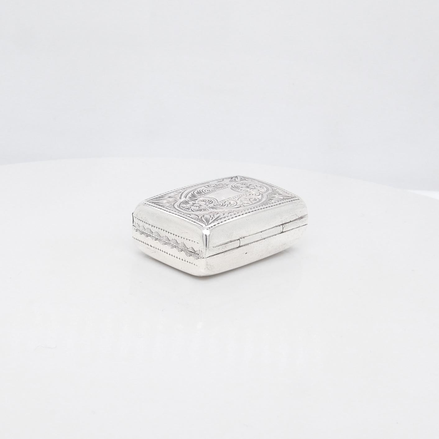 Antique English Victorian Sterling Silver Vinaigrette by Edward Smith, 1861 For Sale 5