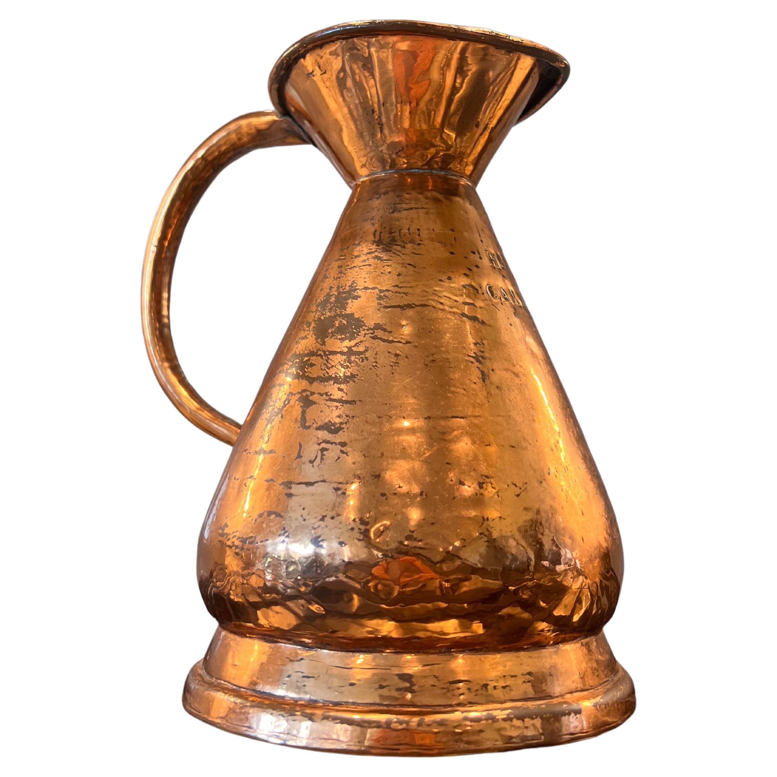 Ancienne cruche de taverne victorienne anglaise en cuivre à demi-gallon de mesure  en vente