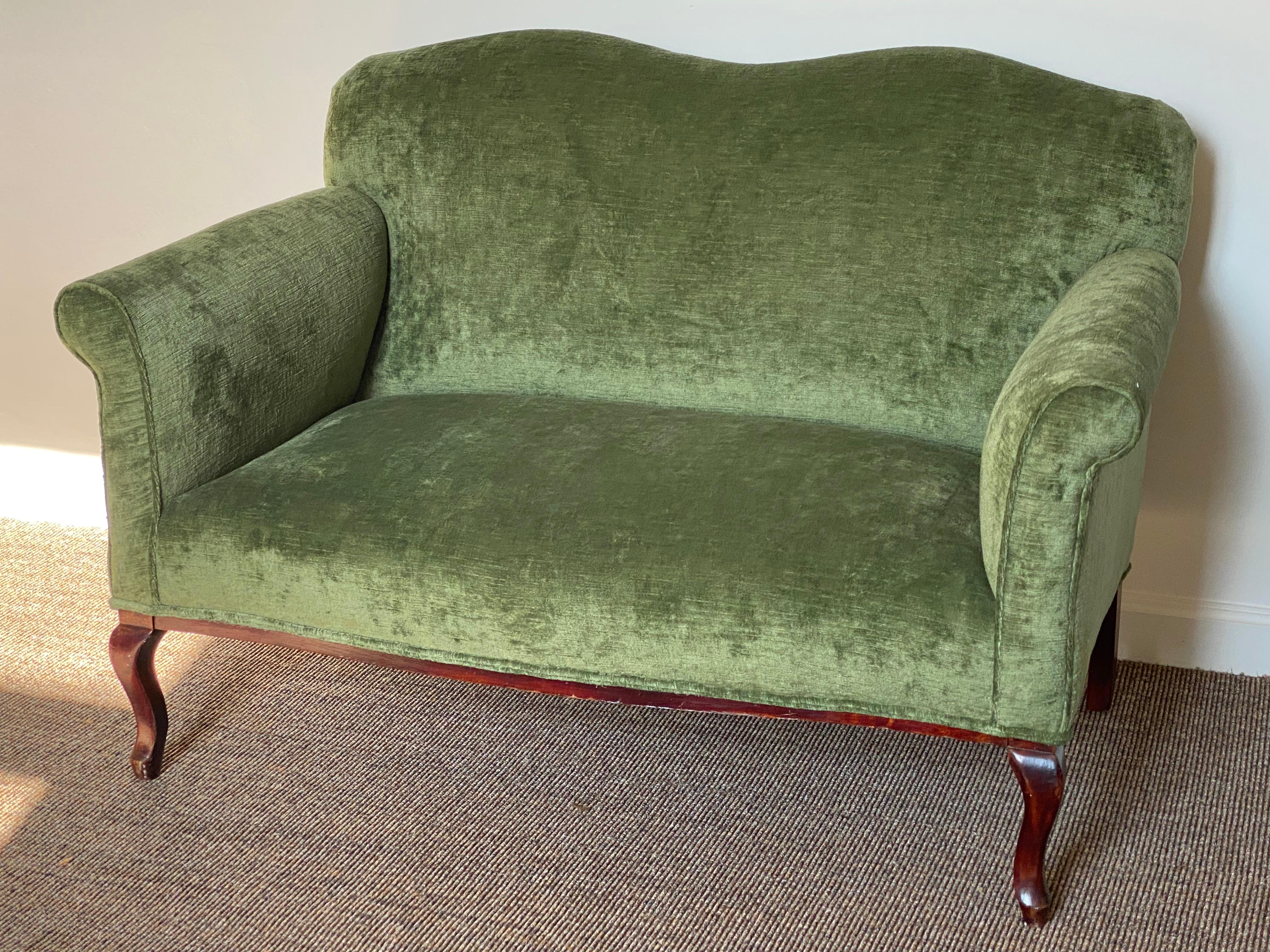 Antique English Victorian Two-Seater, New Upholstered In Excellent Condition In Schellebelle, BE