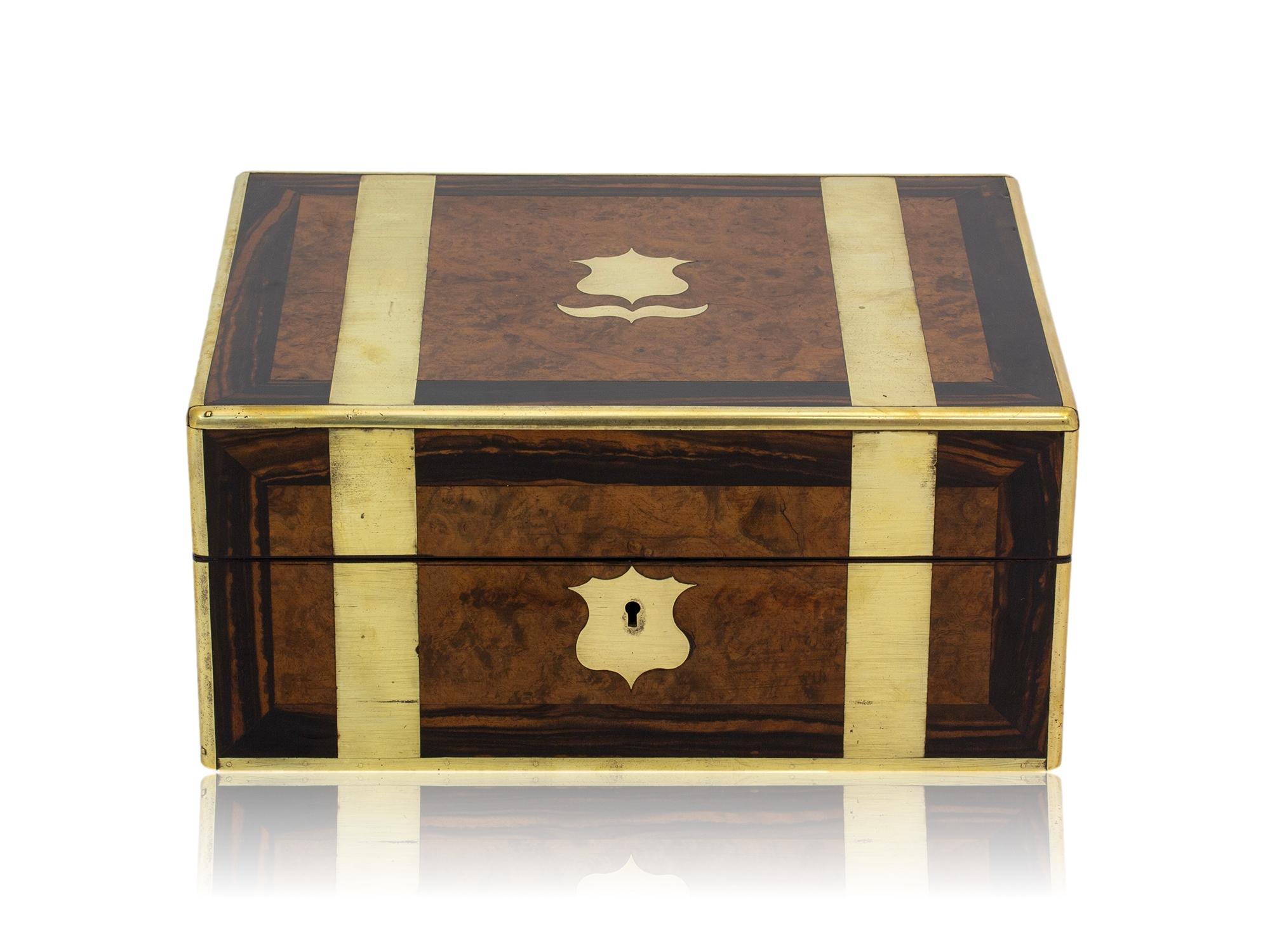 Antique English Victorian Walnut and Coromandel Jewelery Box In Good Condition For Sale In Northampton, GB