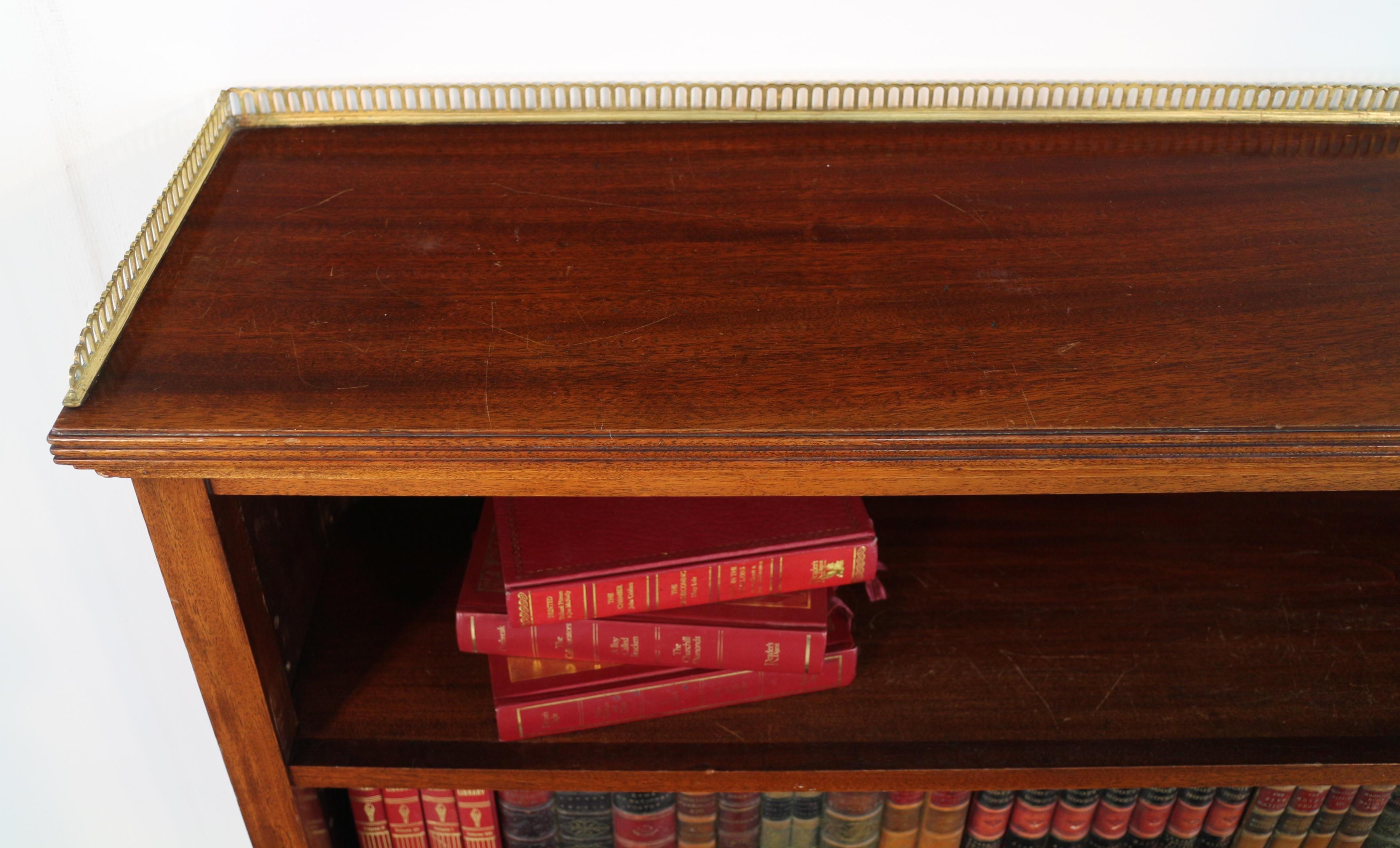 Antique English Victorian Walnut & Brass Open Bookcase In Good Condition For Sale In Glasgow, GB