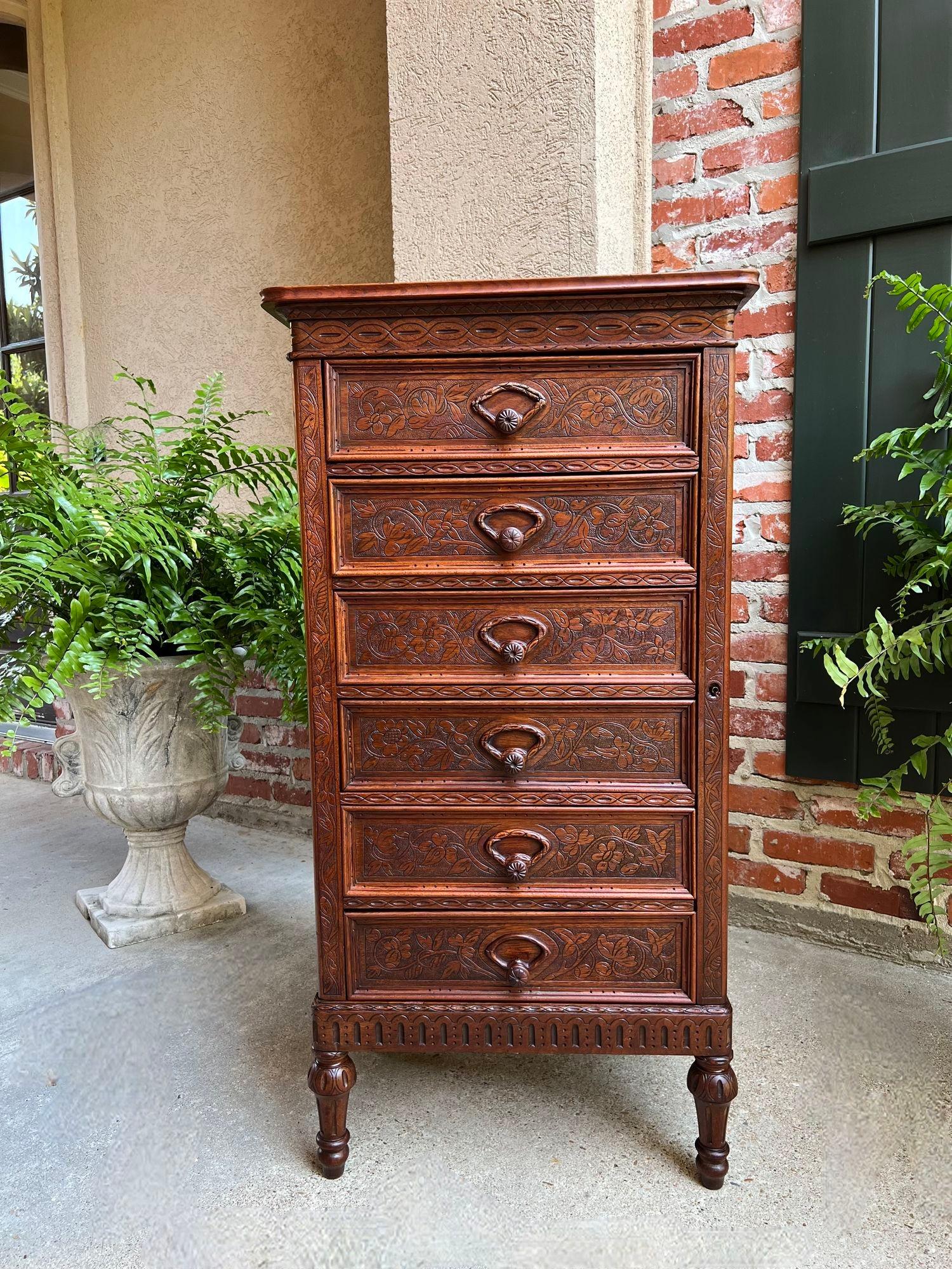 Ancienne commode victorienne anglaise Wellington en chêne sculpté de Campagne.

En provenance directe d'Angleterre, un superbe coffre Wellington anglais ancien, l'un des premiers que nous ayons trouvés depuis un certain temps, et de loin le plus
