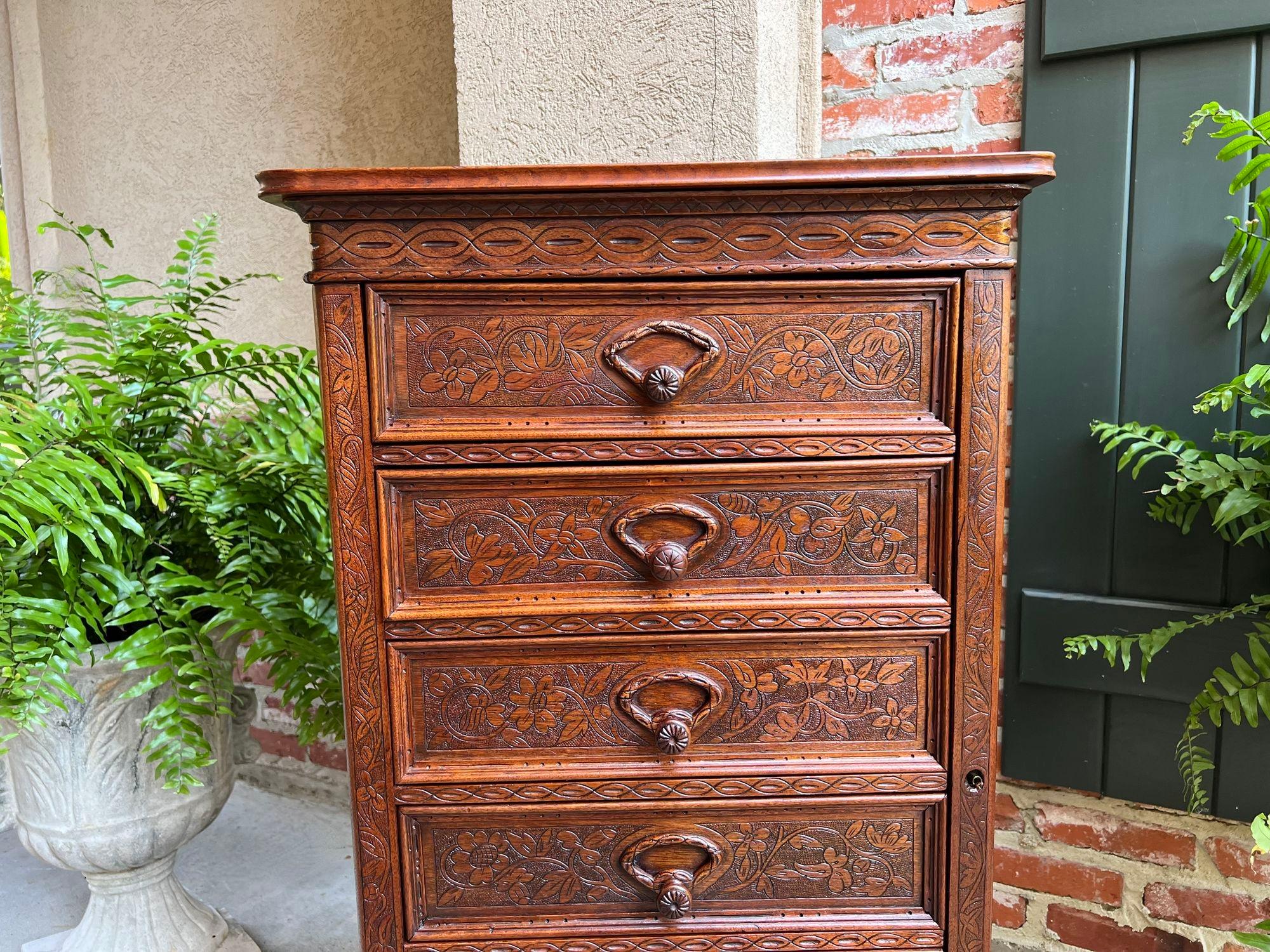 Britannique Ancienne commode anglaise victorienne Wellington en chêne sculpté à la campagne en vente