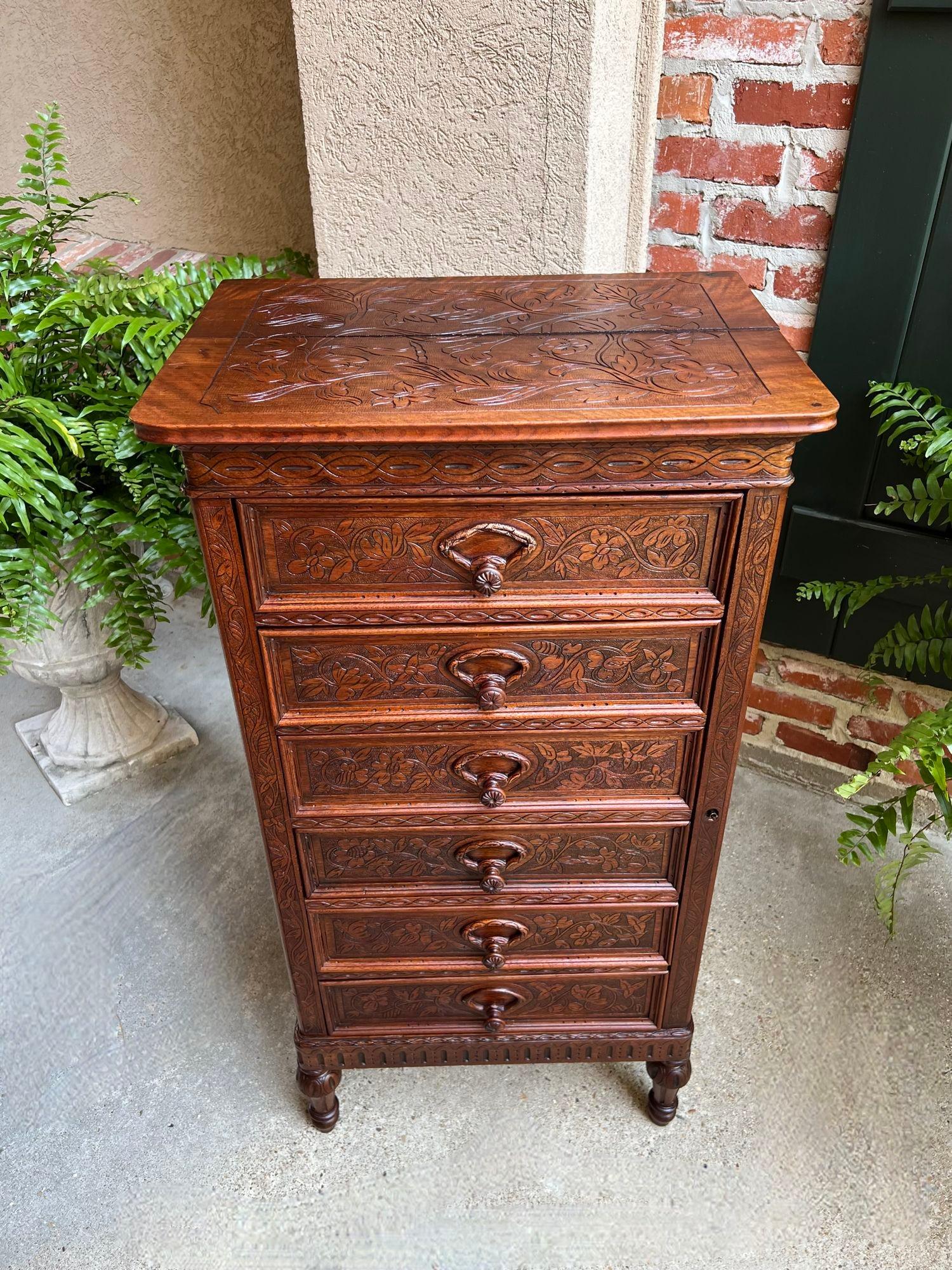 Chêne Ancienne commode anglaise victorienne Wellington en chêne sculpté à la campagne en vente